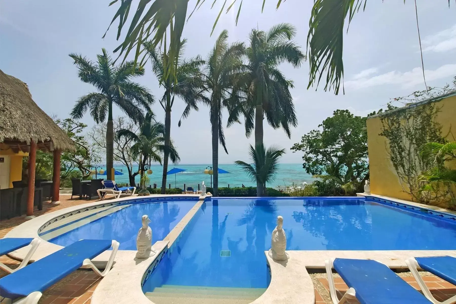 Swimming Pool in Hotel La Joya Isla Mujeres