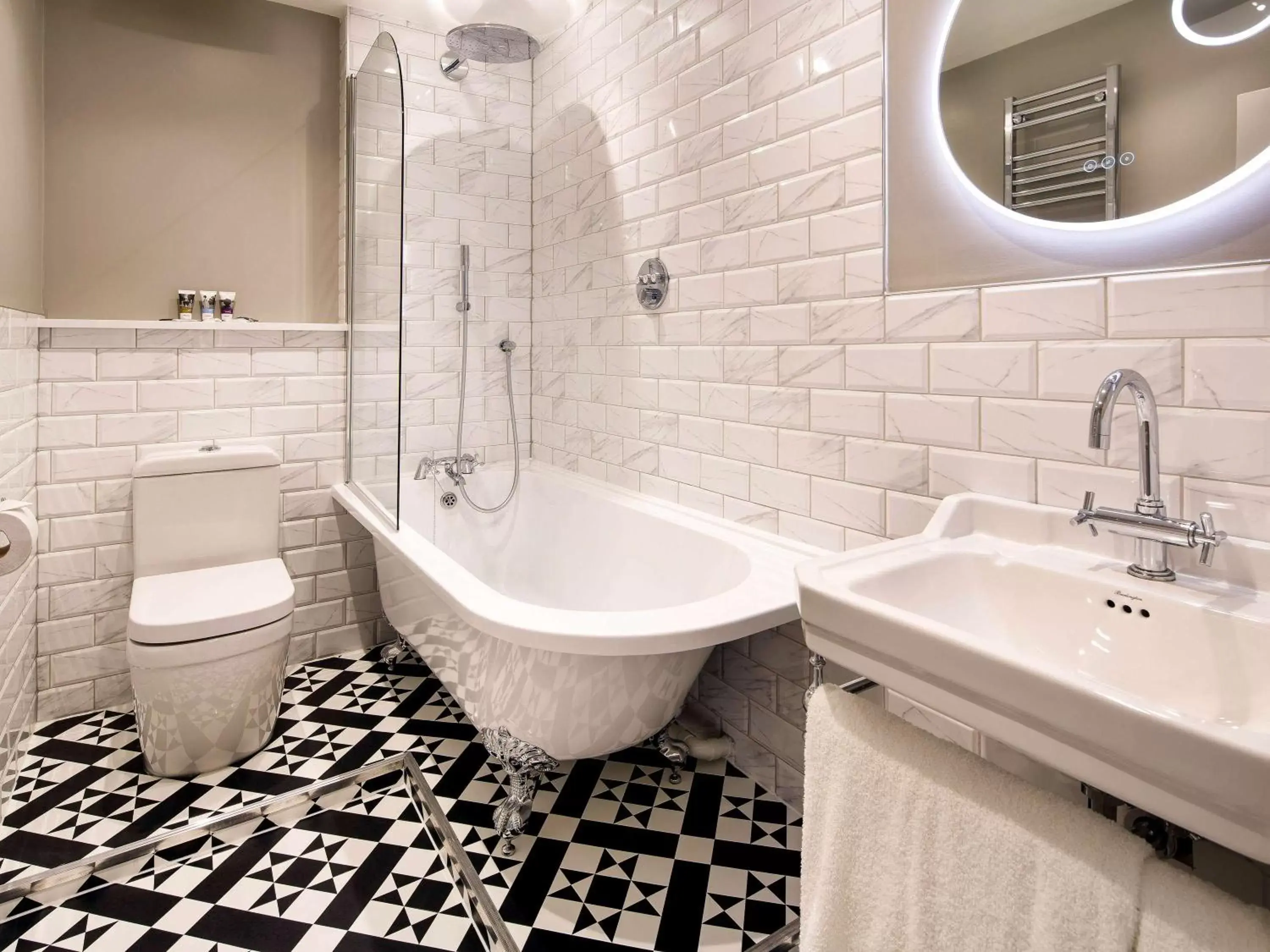 Photo of the whole room, Bathroom in Mercure Brighton Seafront Hotel