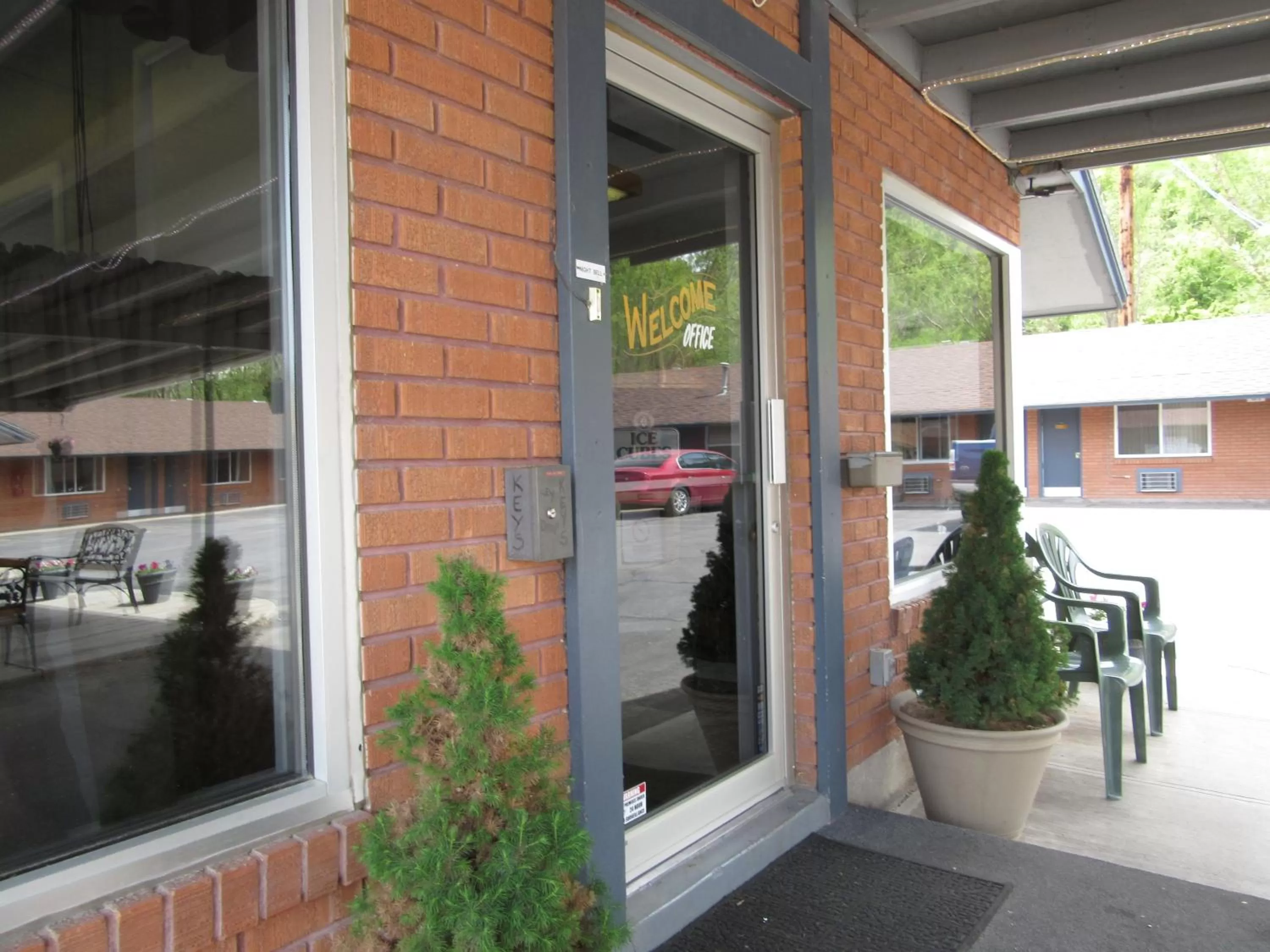 Facade/entrance in Lava Spa Motel & RV