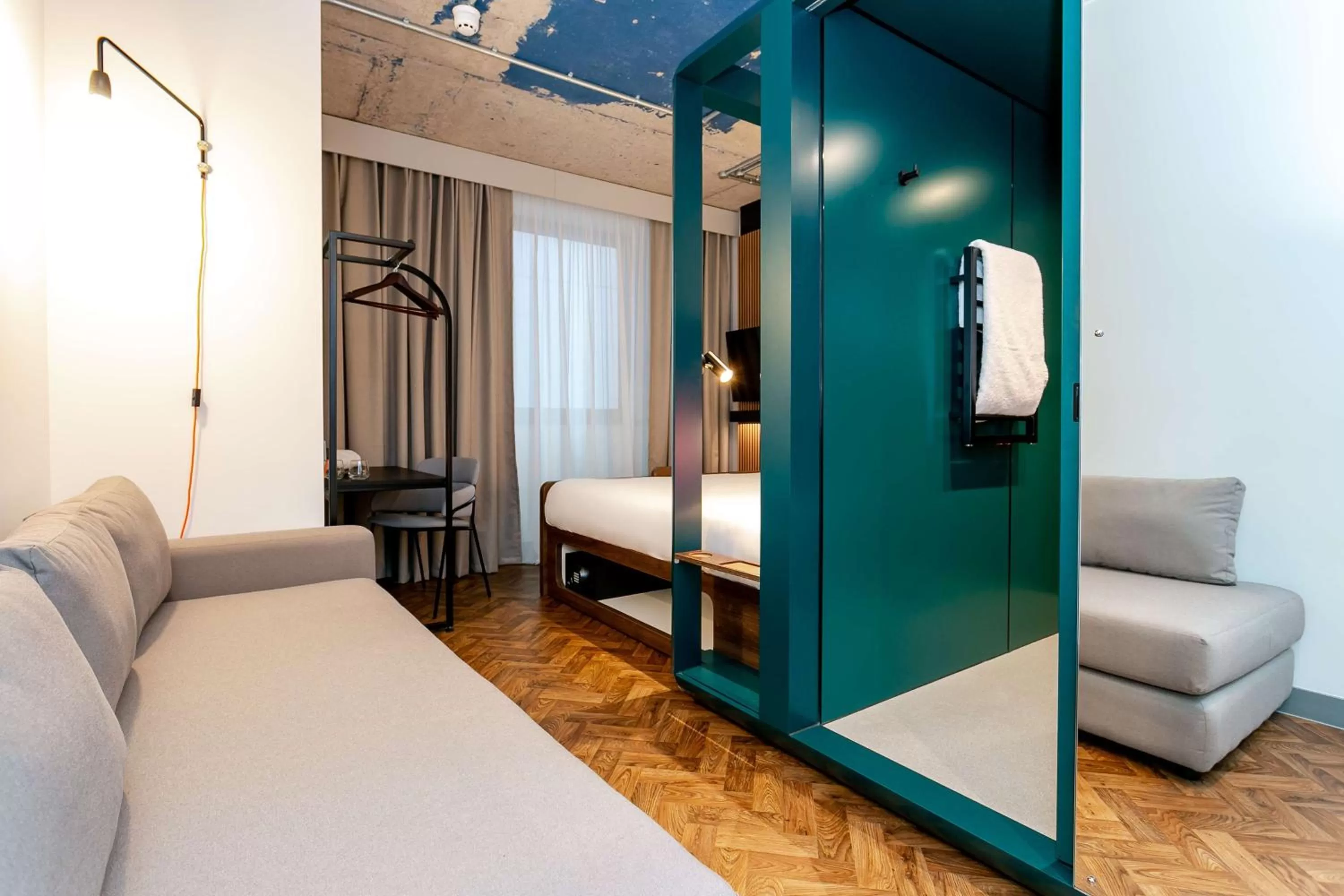 Bedroom, Bed in YOTEL Manchester Deansgate