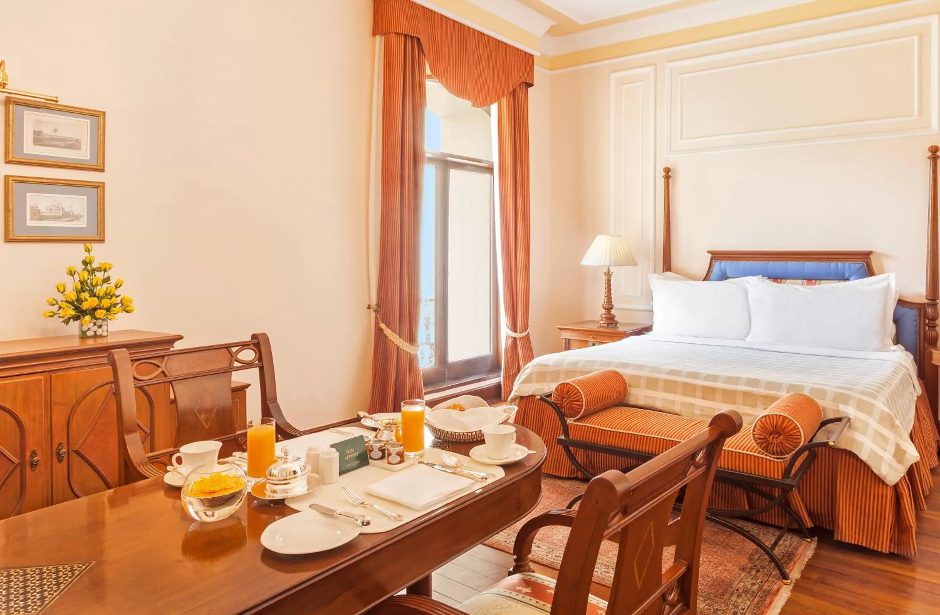 Bedroom in The Oberoi Grand Kolkata