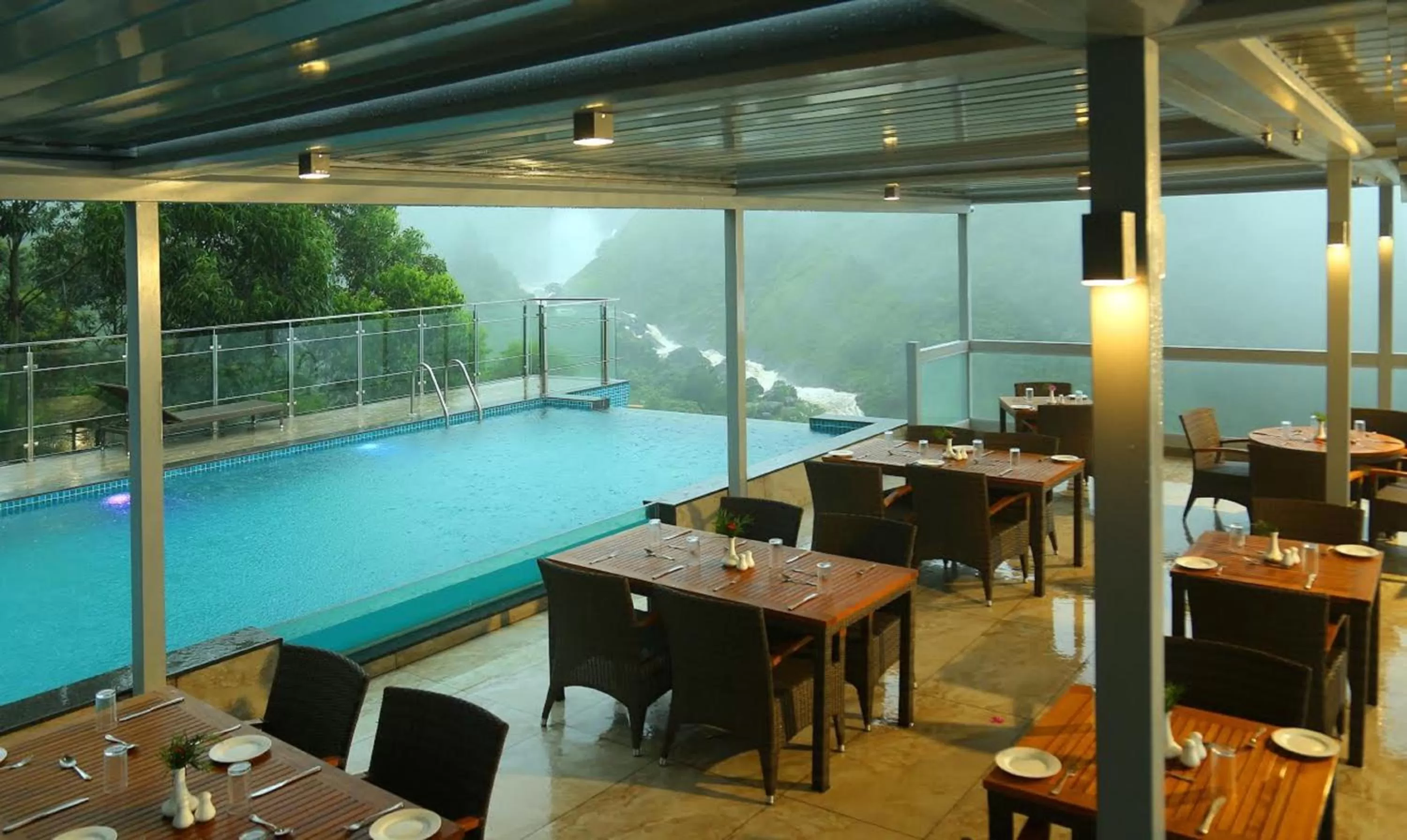 Swimming pool in Blanket Hotel & Spa