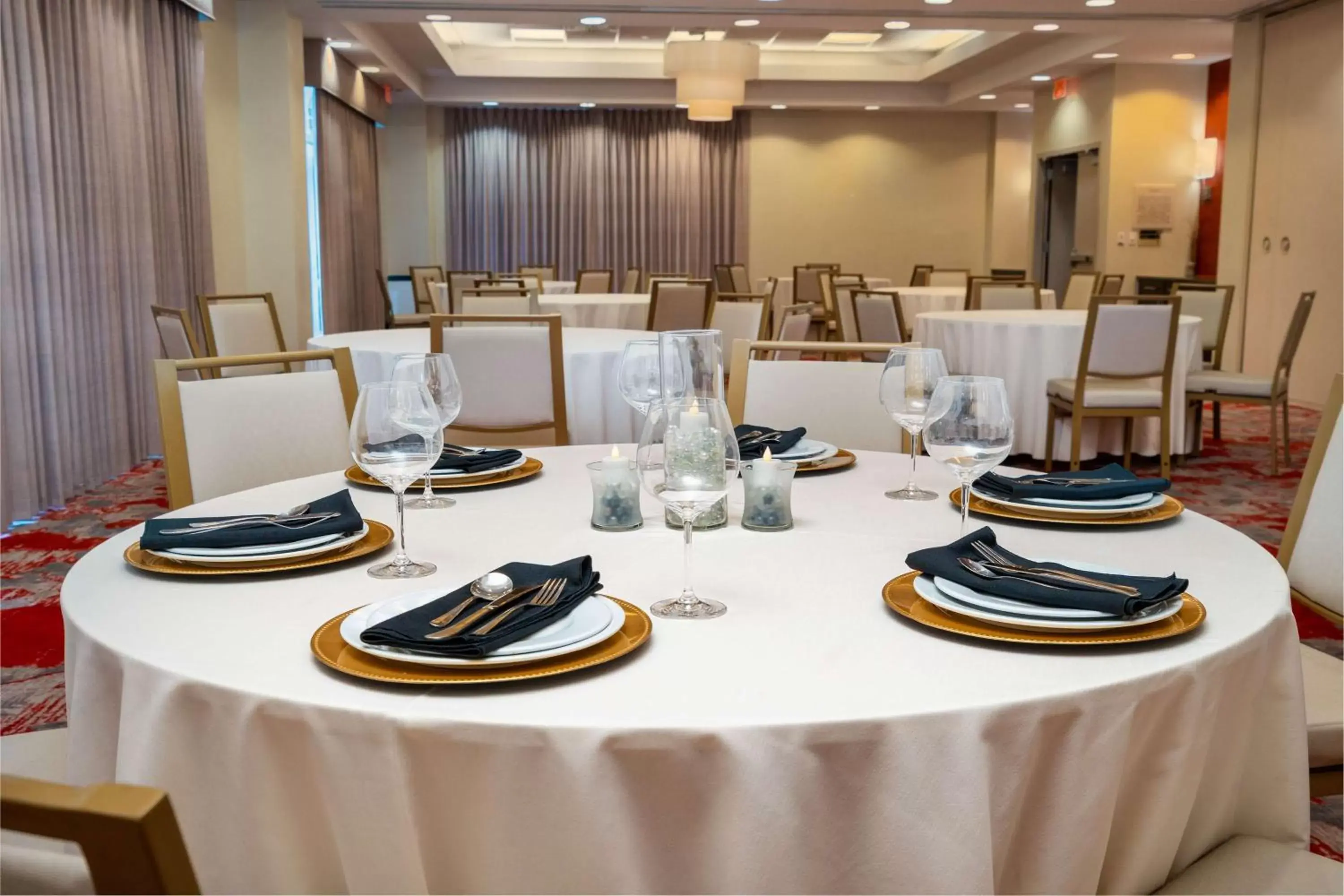 Meeting/conference room, Restaurant/Places to Eat in Hilton Garden Inn Hanover Arundel Mills, MD