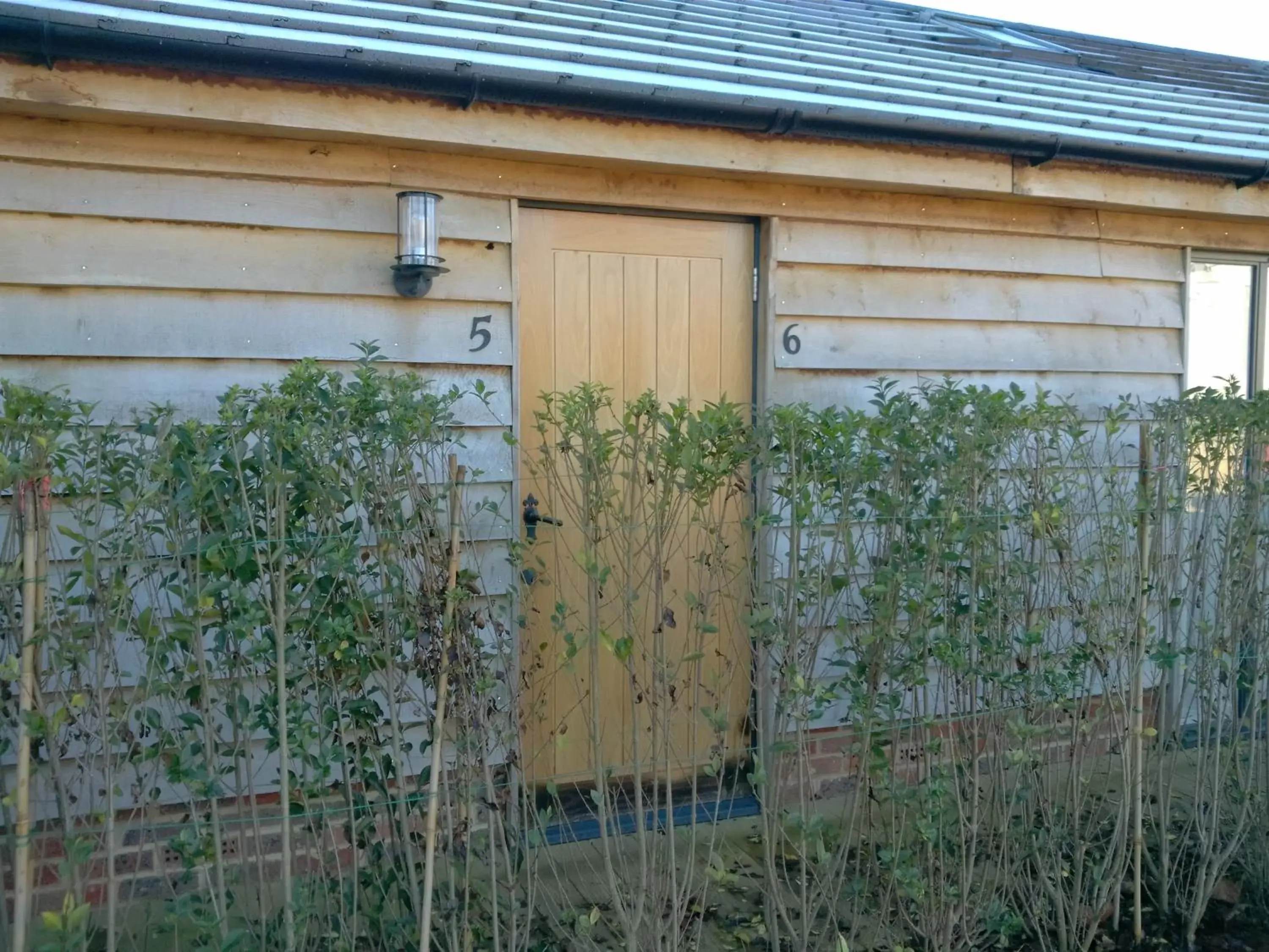 Facade/entrance in The Chequers at Burcot