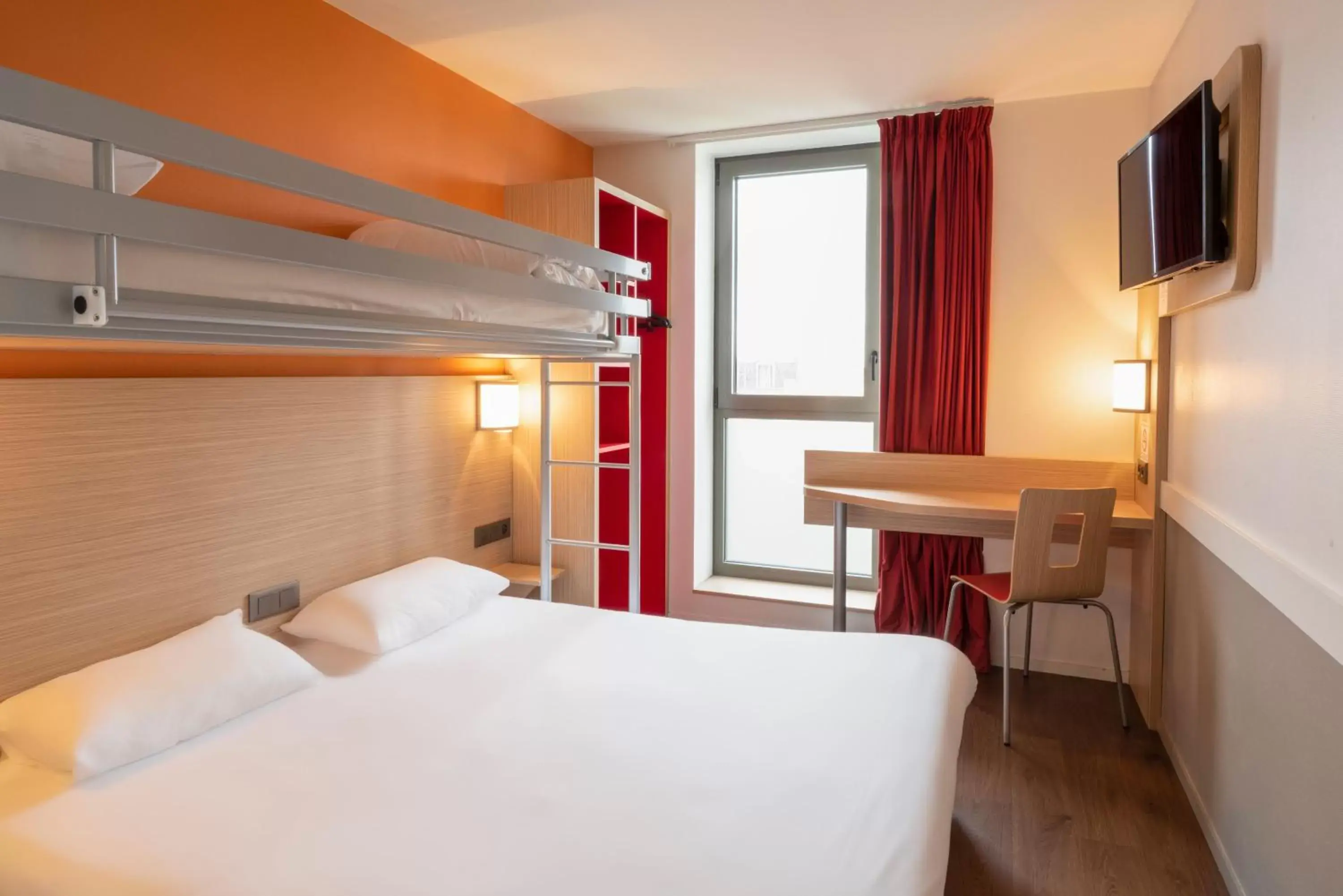 Bedroom, Bed in Premiere Classe Le Havre Centre-LES DOCKS