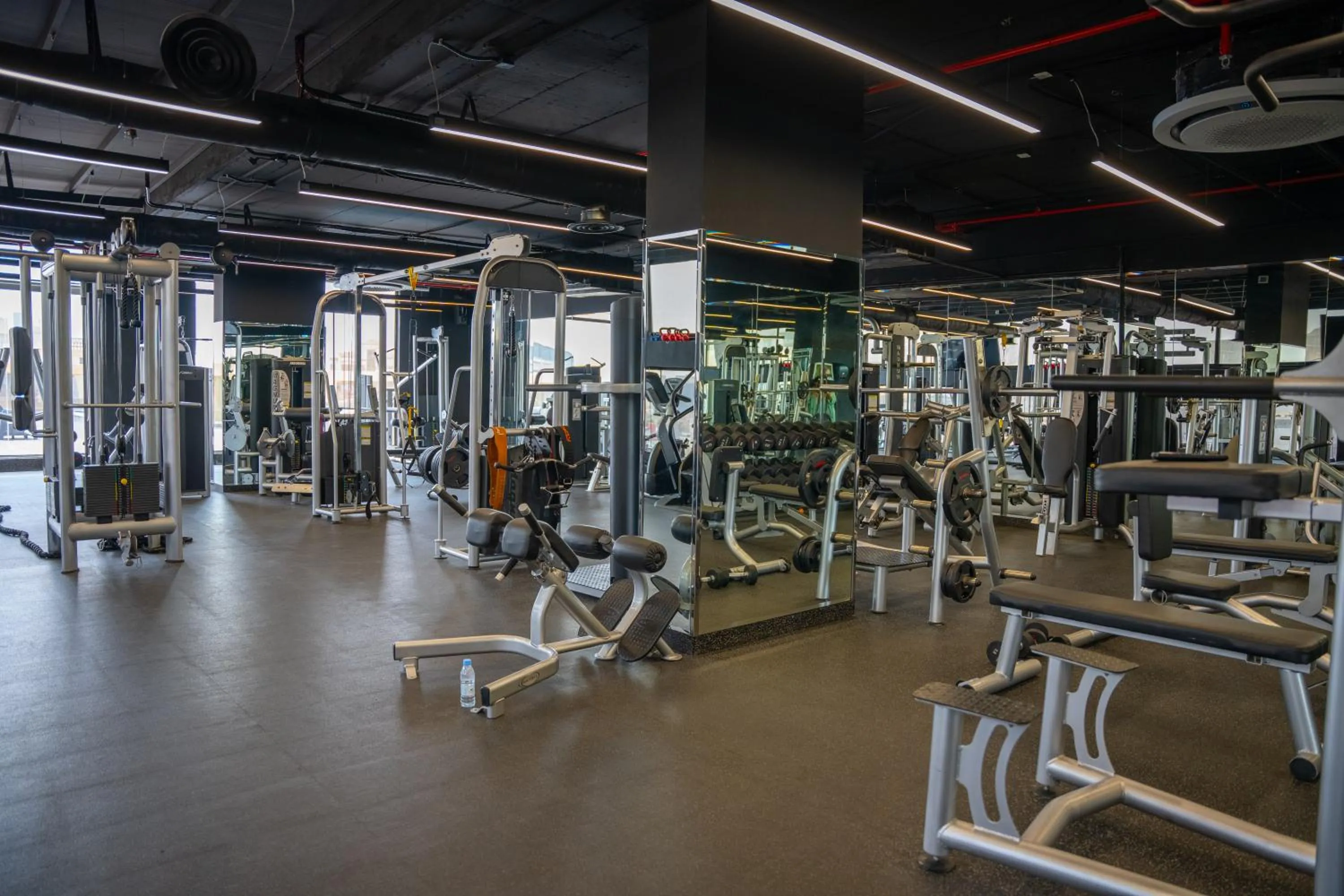 Fitness centre/facilities in Rosemond Al Hamra
