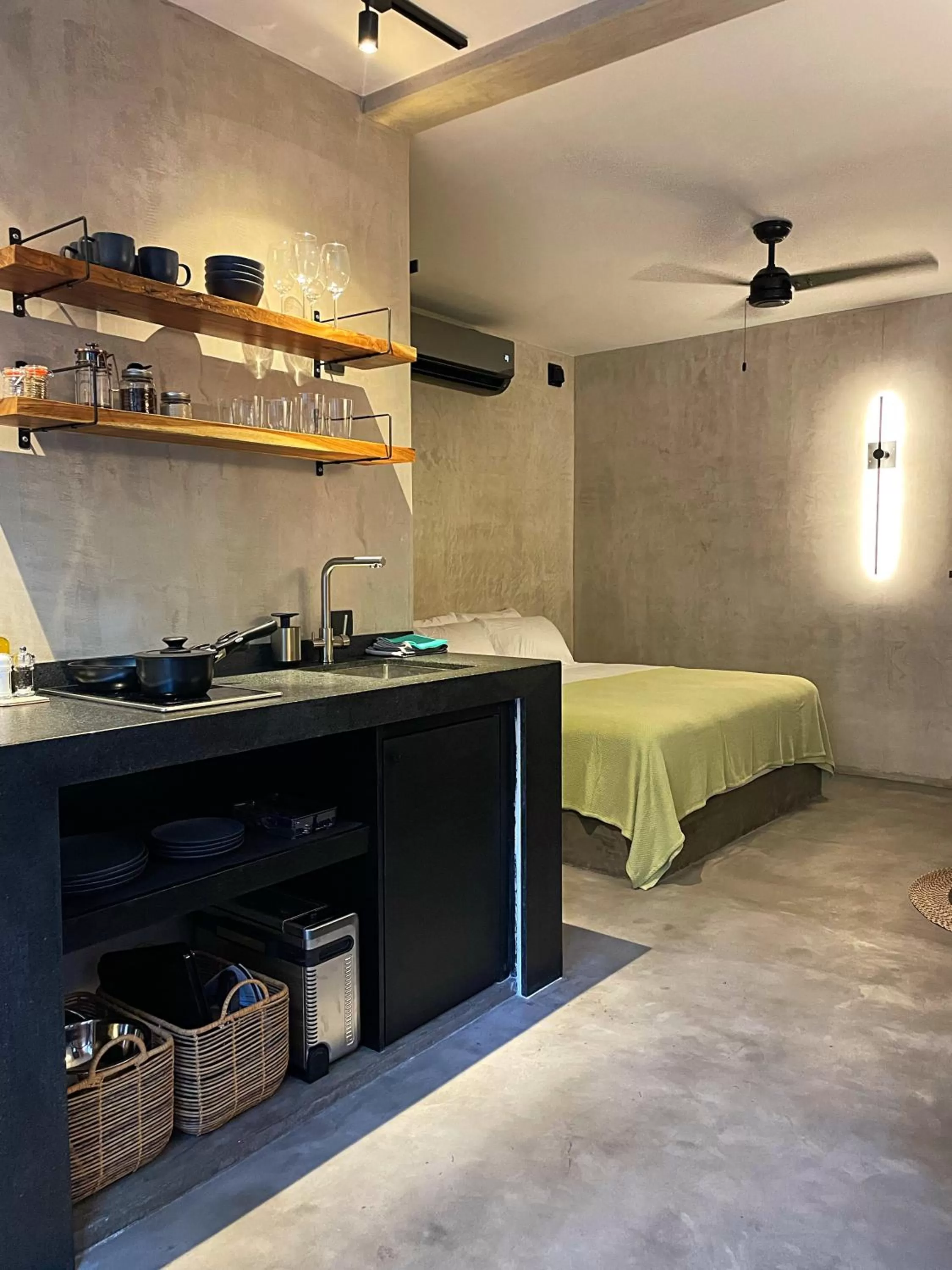 Bed, Kitchen/Kitchenette in LOTE4 - LGBTQ Studios