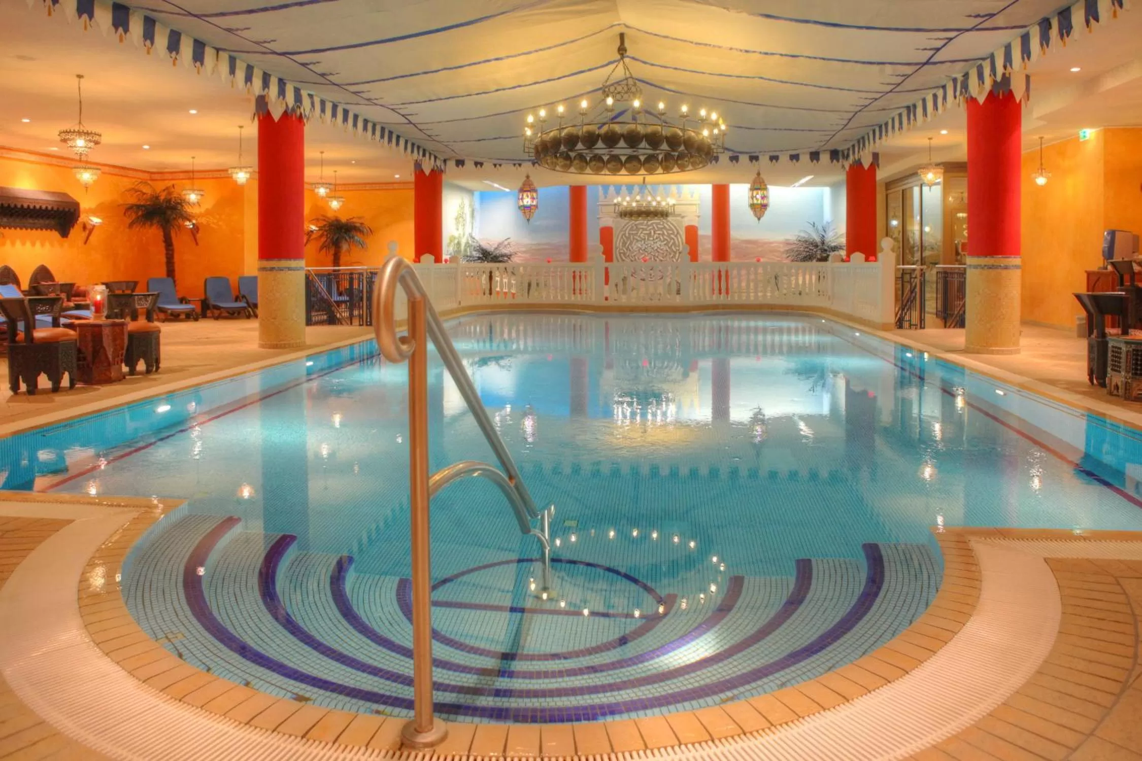 Swimming pool in SEETELHOTEL Pommerscher Hof das Wellnesshotel im Herzen der Kaiserbäder mit direktem Zugang zur Wellnessoase Shehrazade