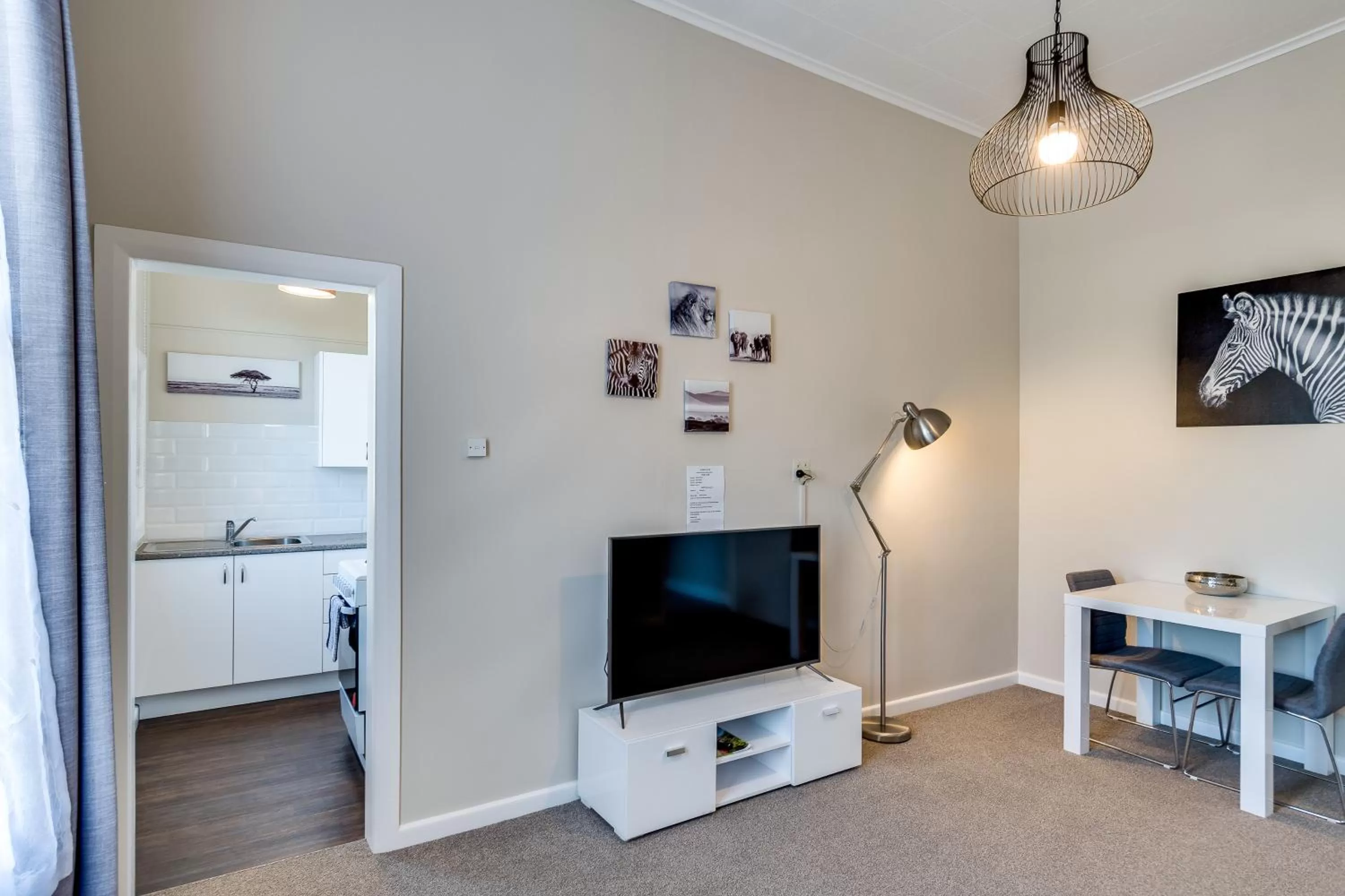 Kitchen or kitchenette in Gardner Court Motel