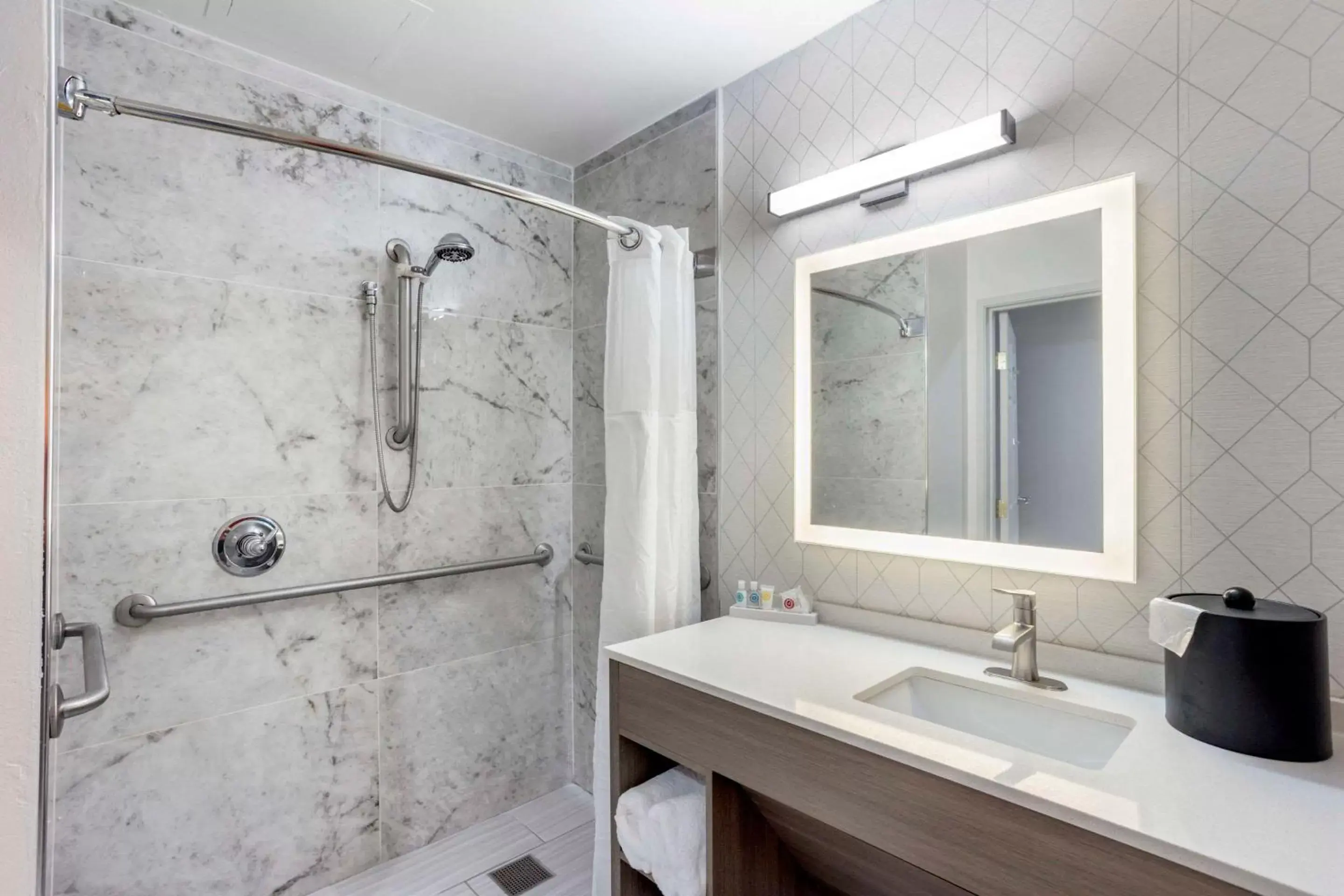 Bedroom, Bathroom in Comfort Inn & Suites Voorhees - Mt Laurel