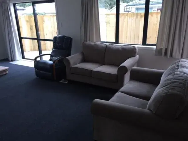 Seating Area in Brooklyn Motor Lodge