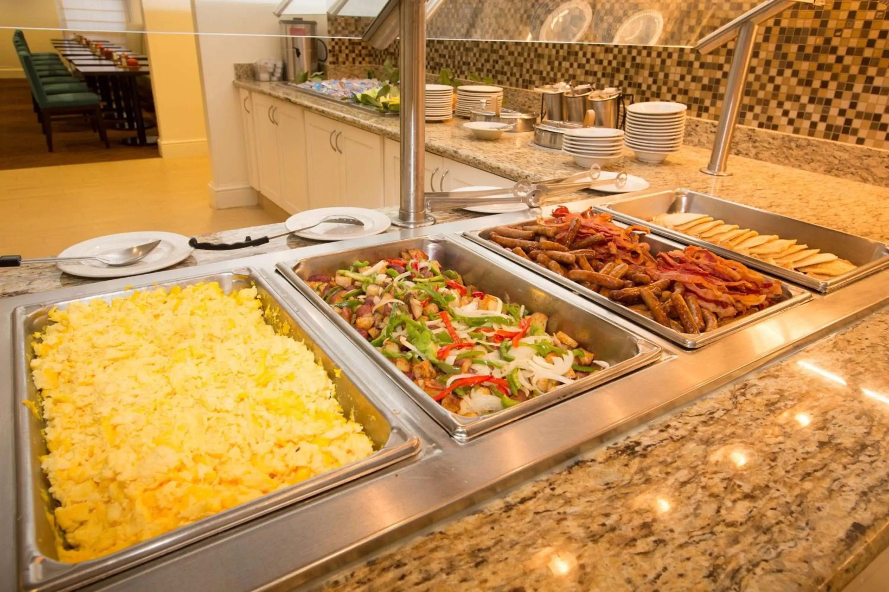 Dining area in Hilton Garden Inn Dallas/Market Center