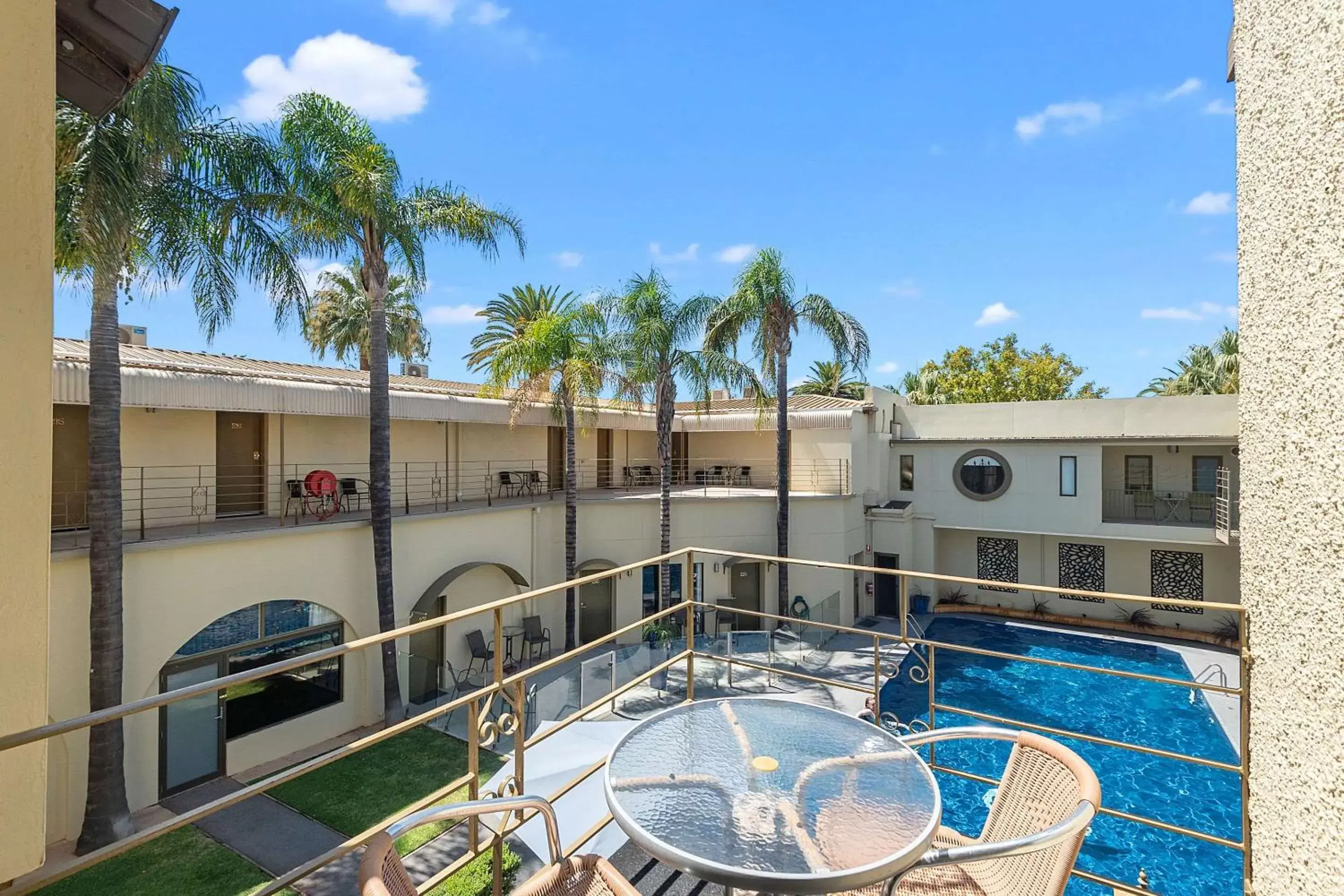 Bedroom, Swimming Pool in Quality Hotel Mildura Grand