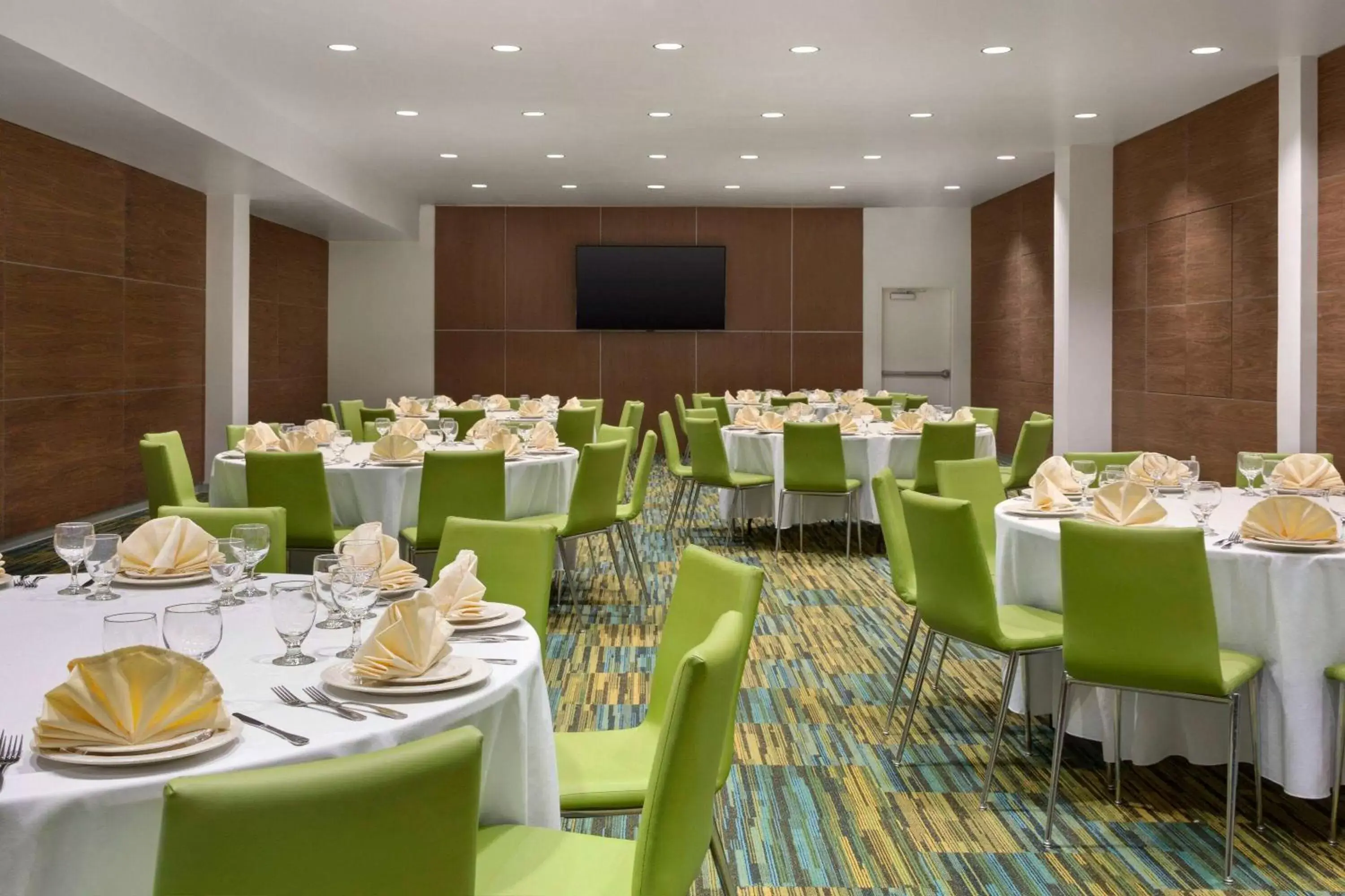 Banquet/Function facilities, Restaurant/Places to Eat in Wyndham Anaheim