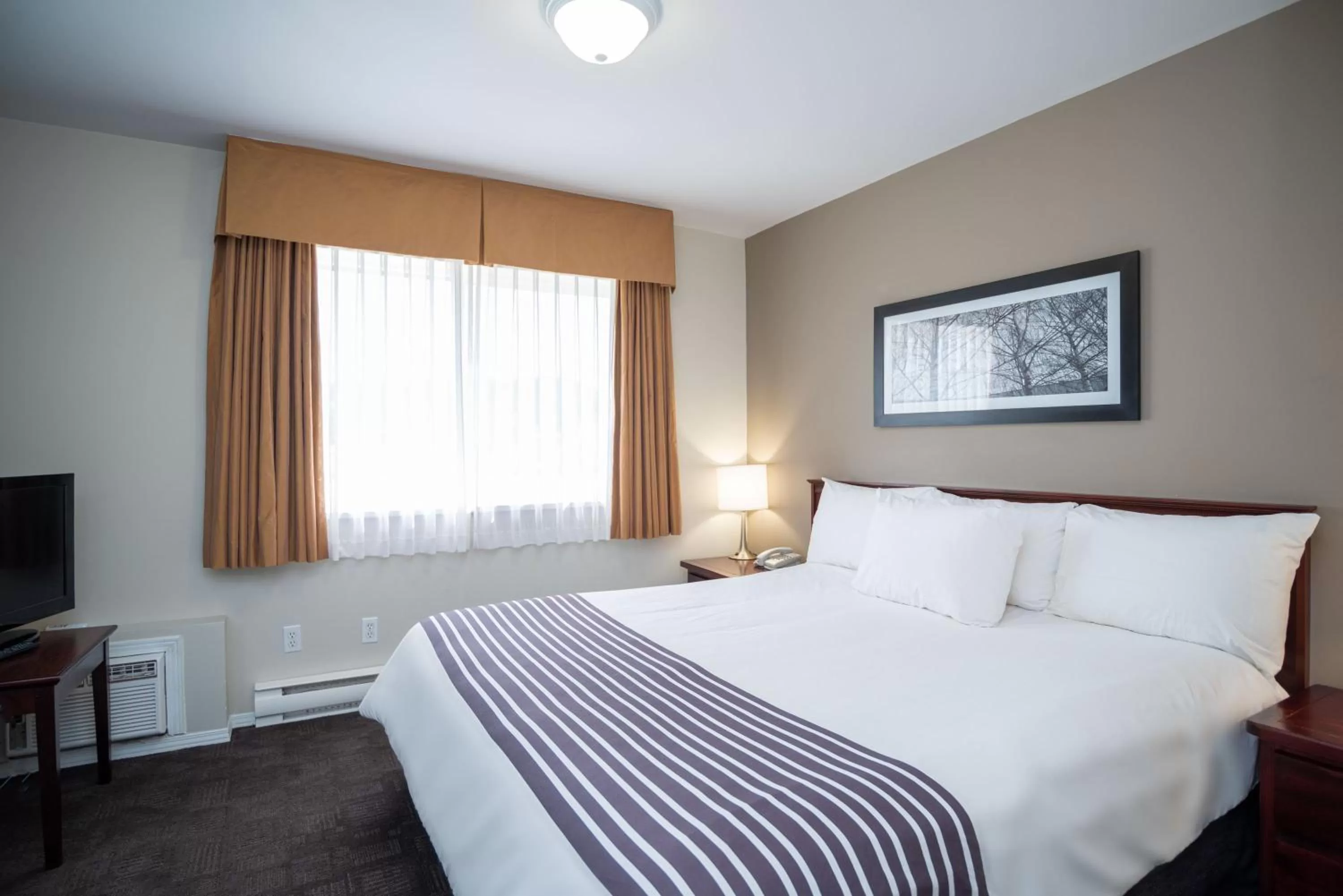 Bedroom, Bed in Sandman Hotel & Suites Williams Lake