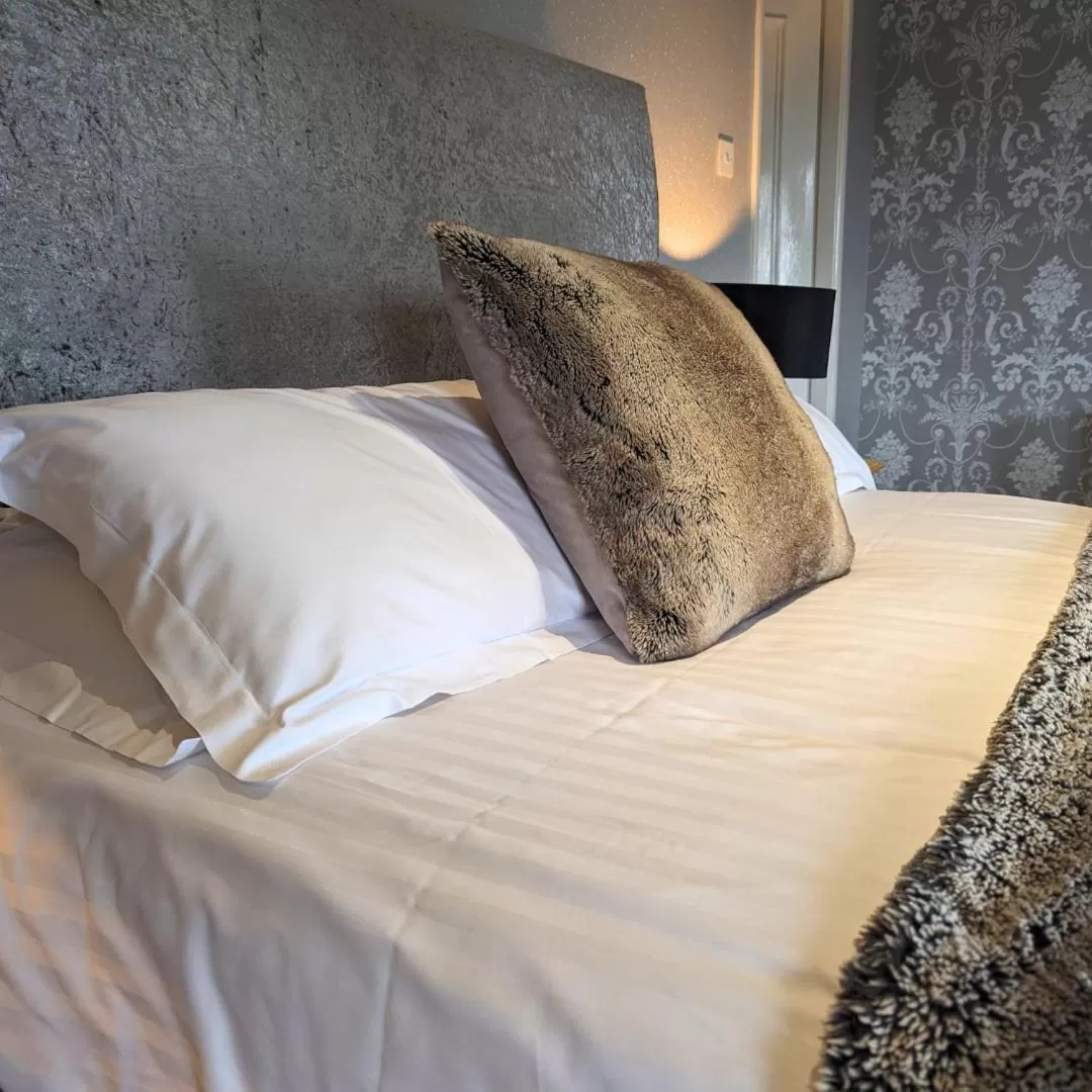 Bed in Shaw Hill Hotel Golf And Country Club