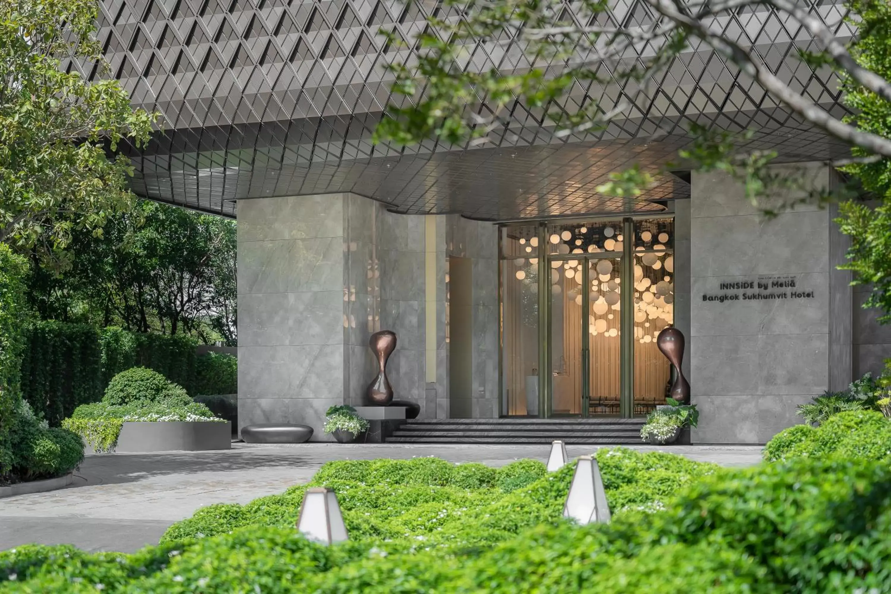 Facade/entrance in INNSiDE by Meliá Bangkok Sukhumvit Facade/entrance in INNSiDE by Meliá Bangkok Sukhumvit