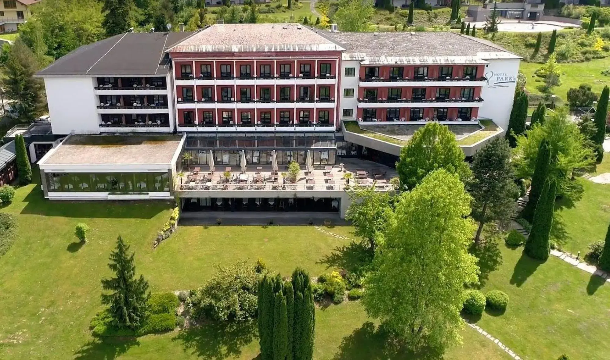 Property building, Bird's-eye View in Hotel Parks