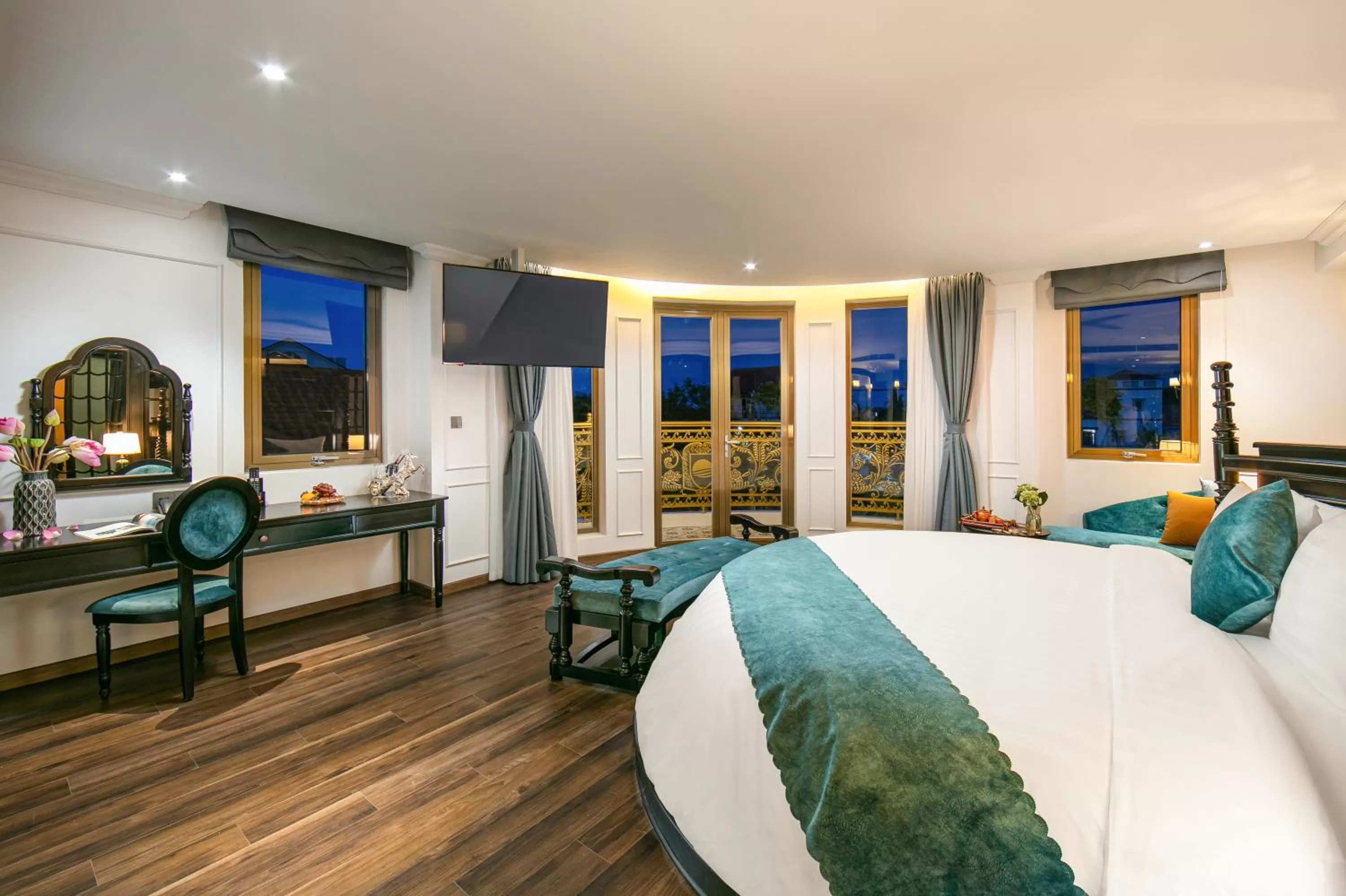 Bed in Grand Sunrise Palace Hoi An- A Luxury Indochine Hotel & Spa