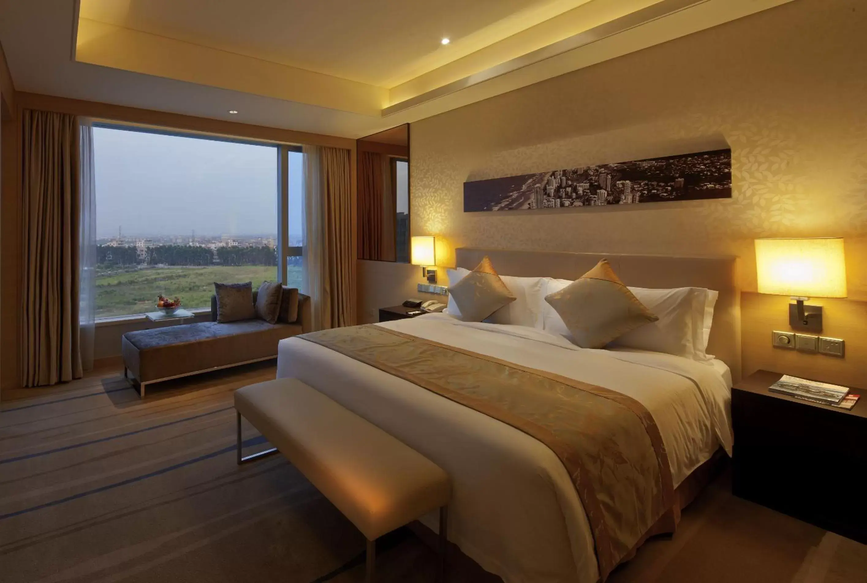 Bed in Crowne Plaza Guangzhou Huadu by IHG Bed in Crowne Plaza Guangzhou Huadu by IHG