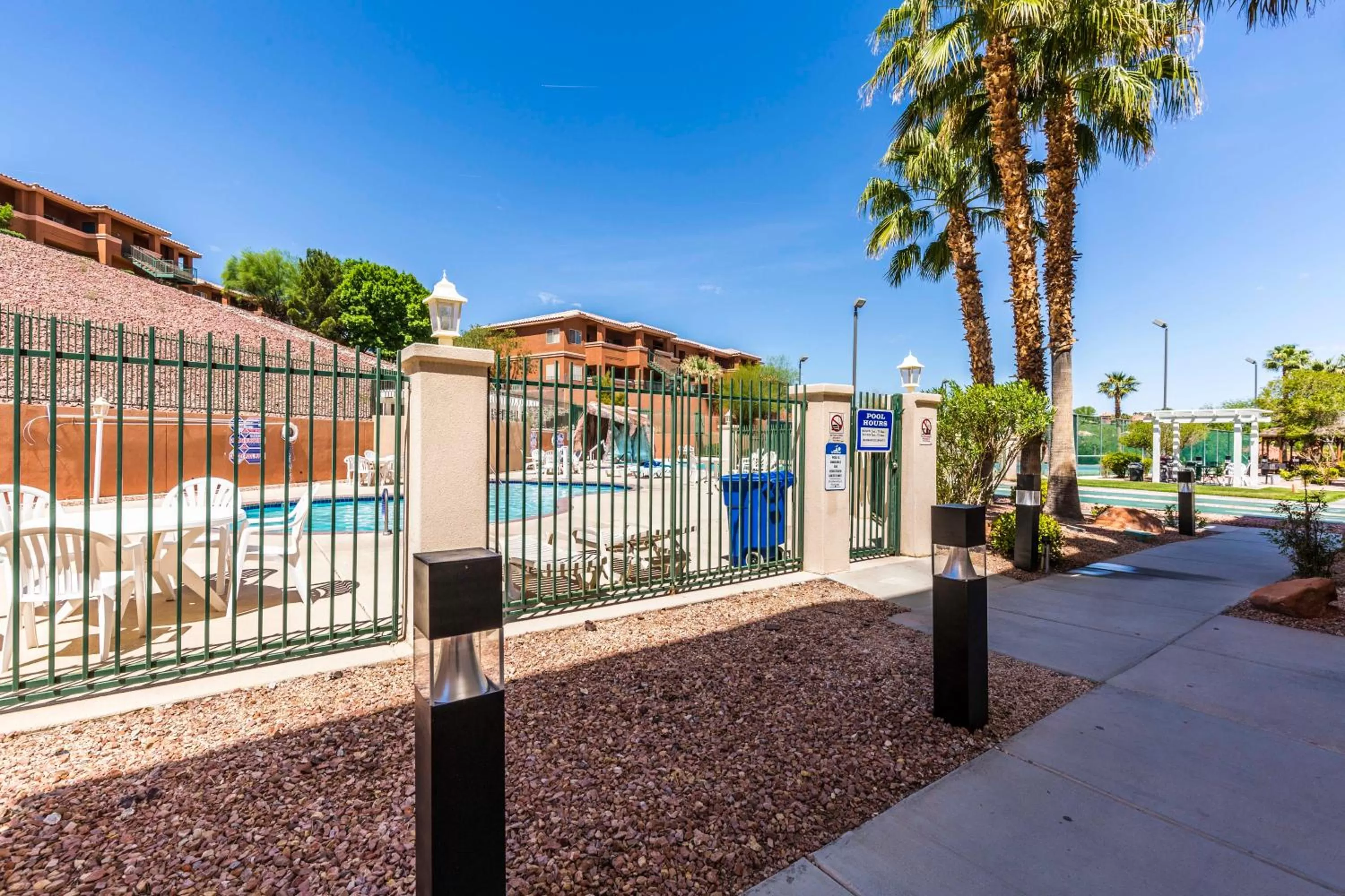 Swimming pool in Mojave Edge