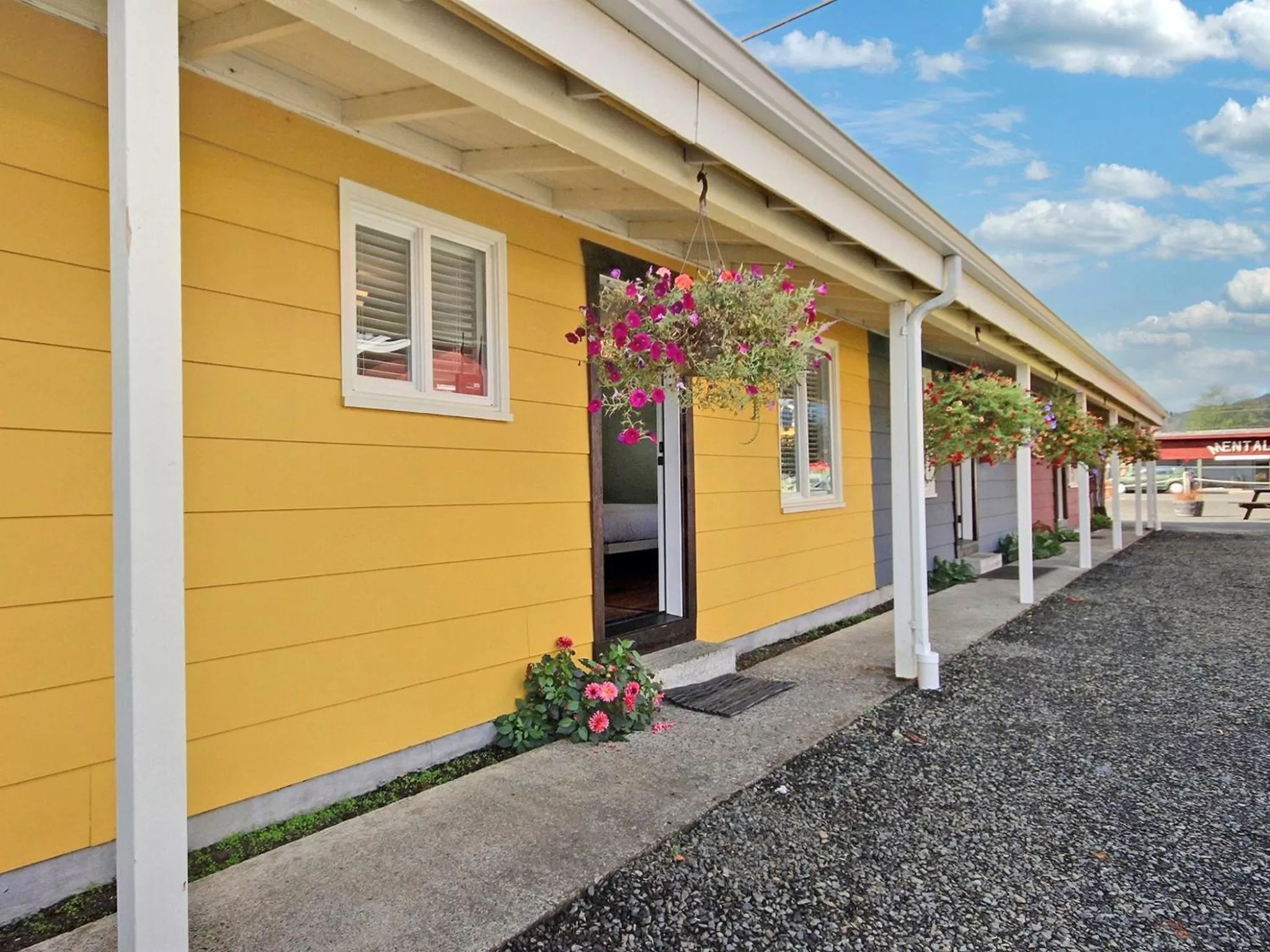 Property building in Pitchwood Inn