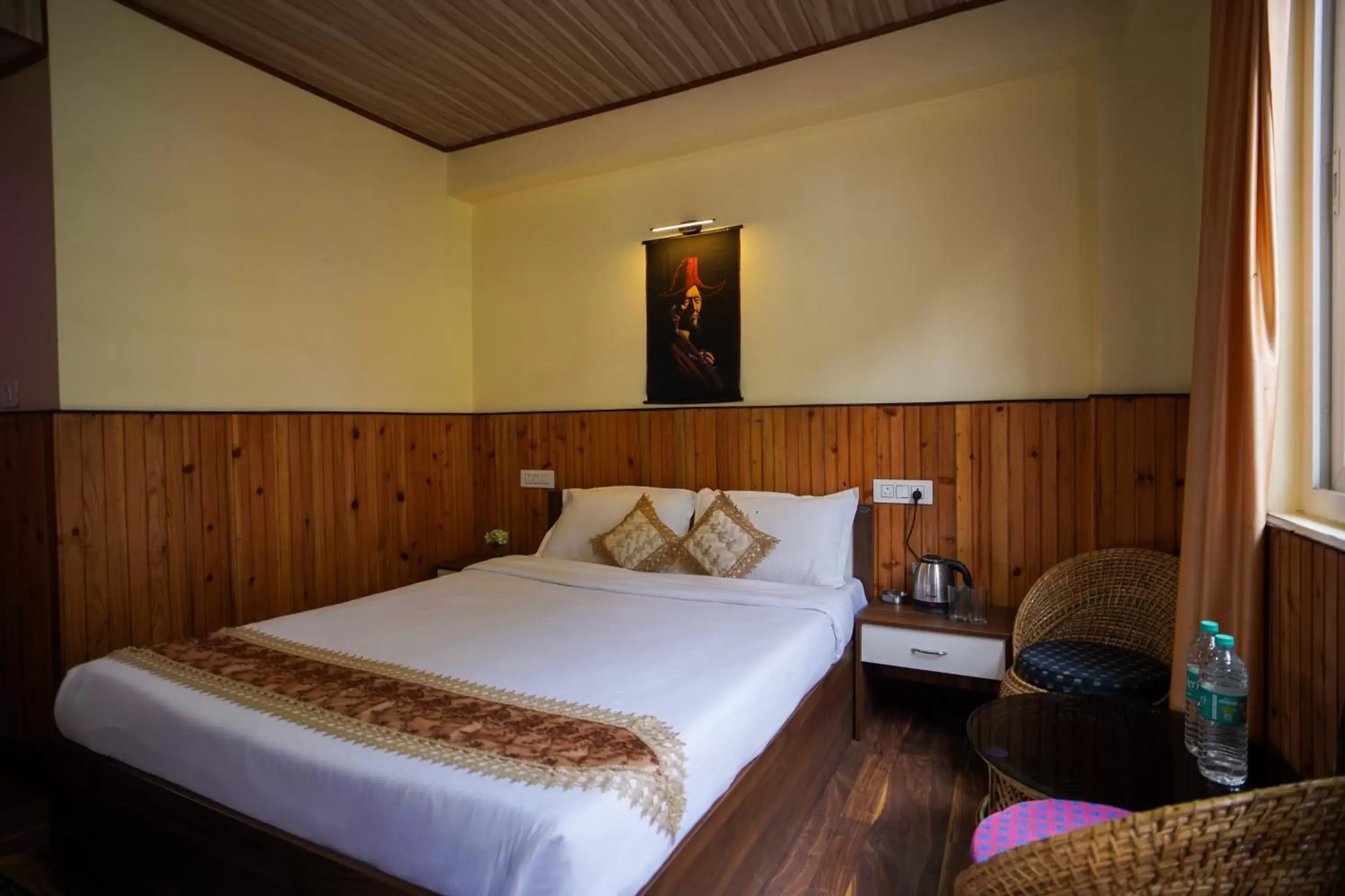 Property building, Bed in Hotel Hill Queen near Sherpa Gumba Darjeeling Mall 5 Min Couple Friendly Property building, Bed in Hotel Hill Queen near Sherpa Gumba Darjeeling Mall 5 Min Couple Friendly