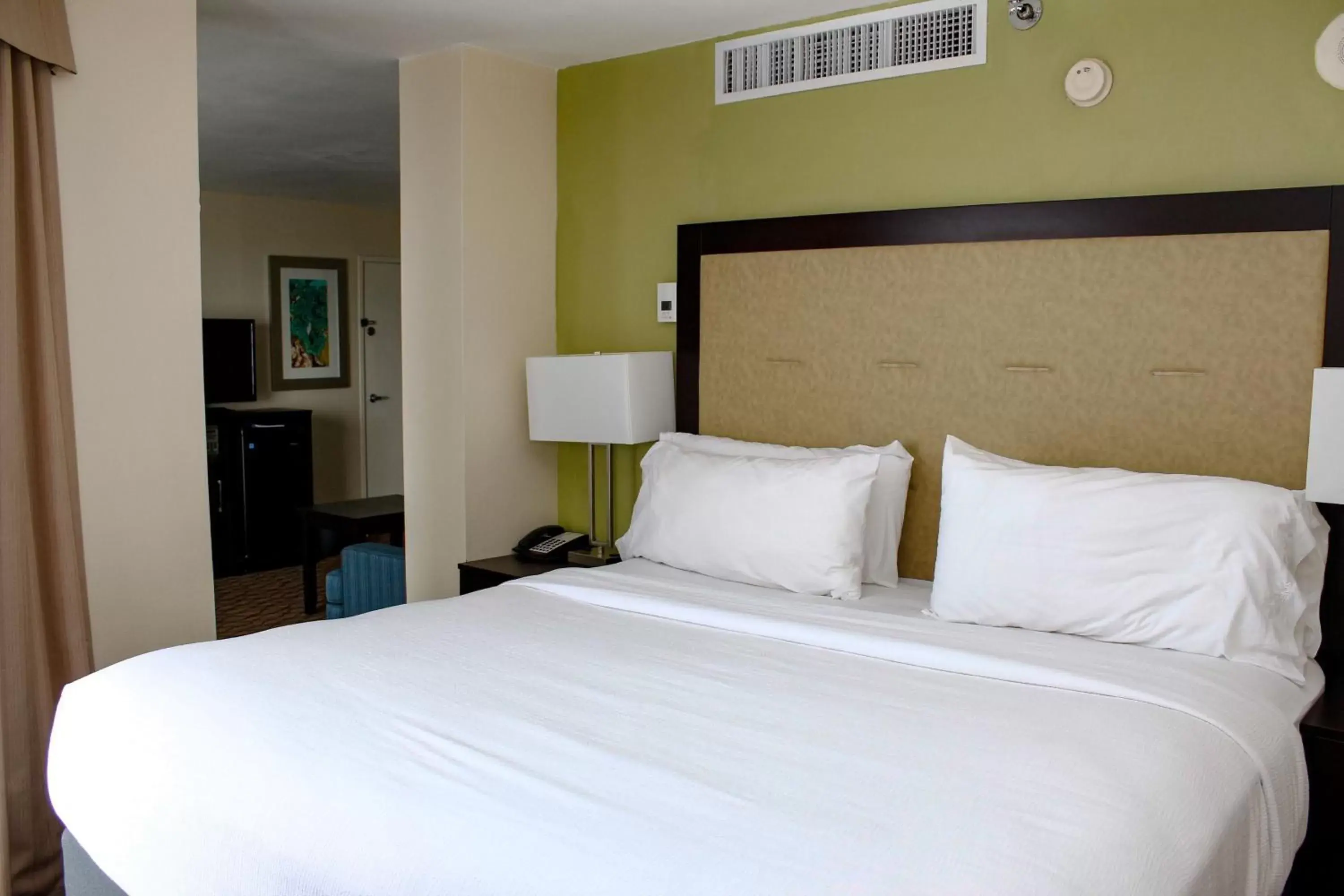 Bedroom, Bed in Holiday Inn Corpus Christi Downtown Marina, an IHG Hotel