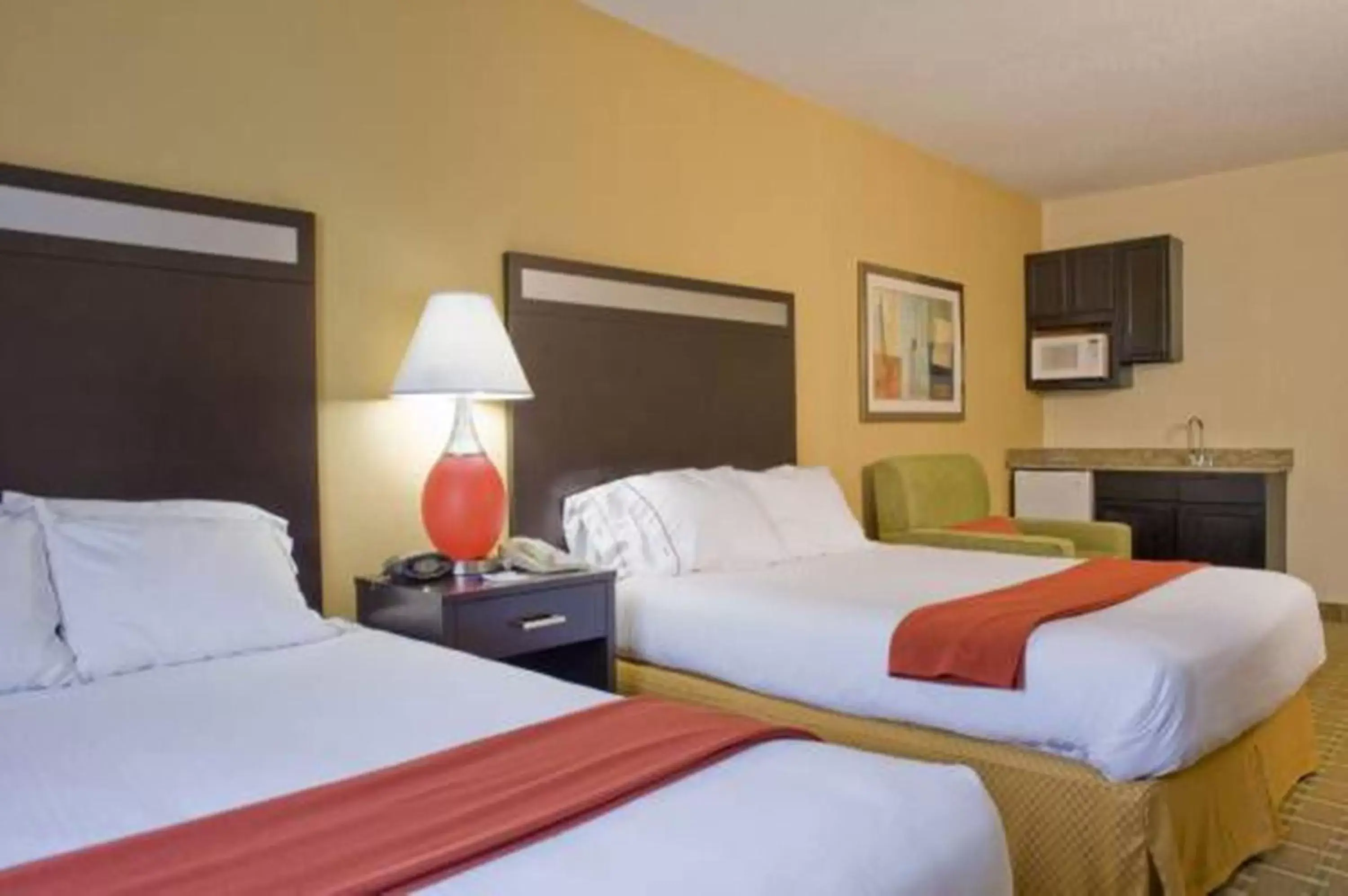 Photo of the whole room, Bed in Holiday Inn Express Hotel & Suites Kennesaw Northwest - Acworth, an IHG Hotel