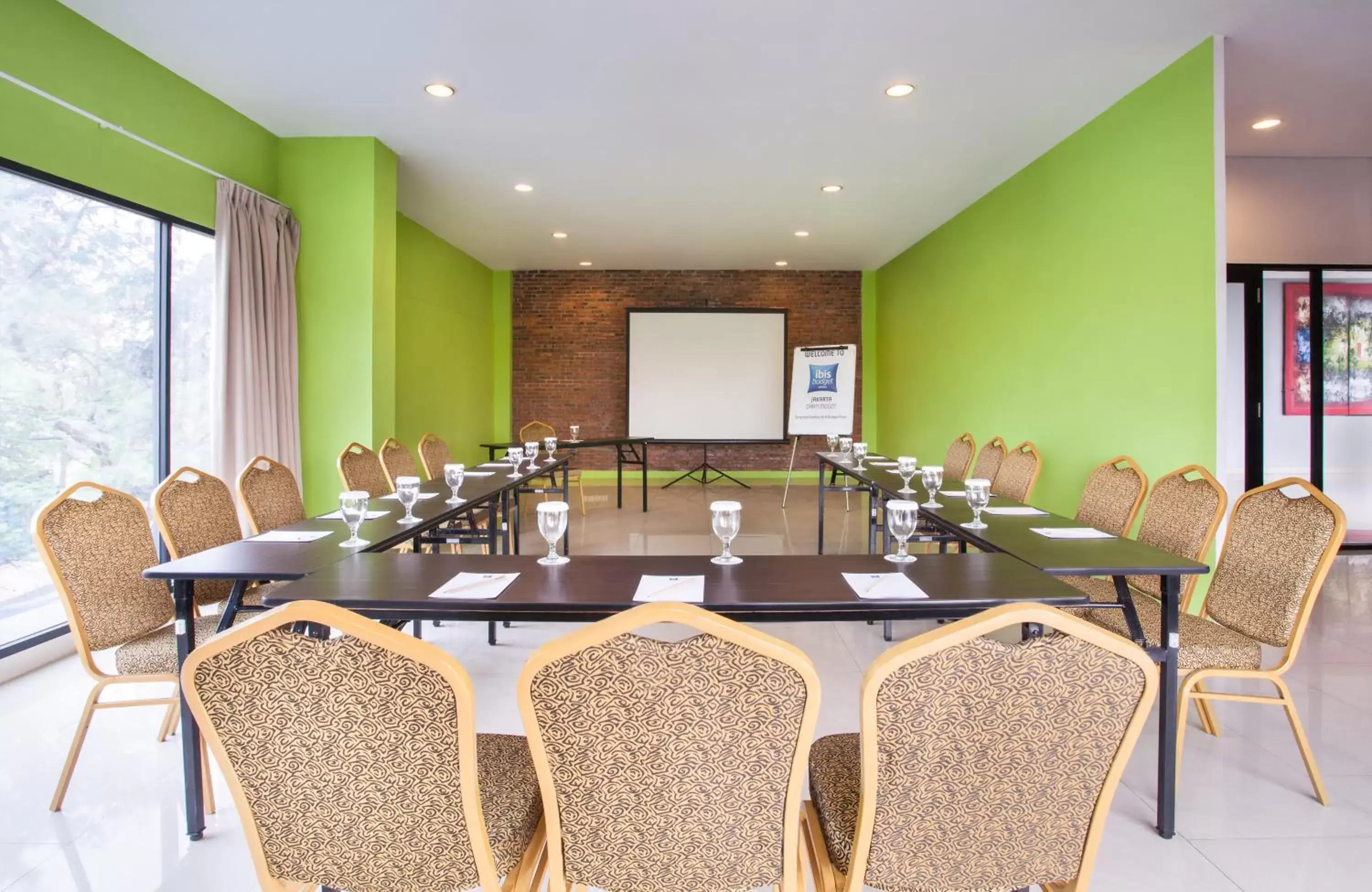 Meeting/conference room in Ibis Budget Jakarta Daan Mogot