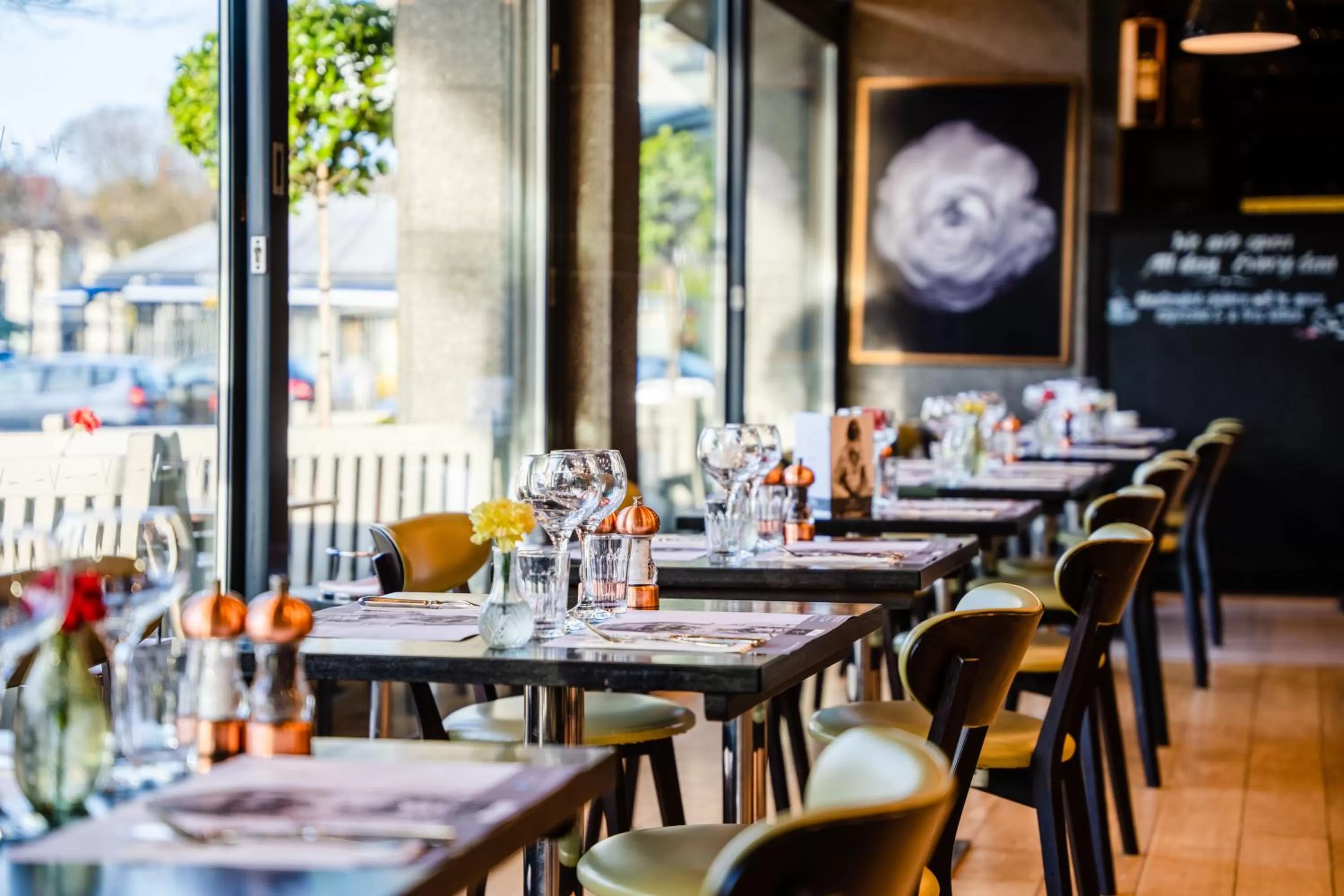 Restaurant/places to eat in The Vincent Hotel