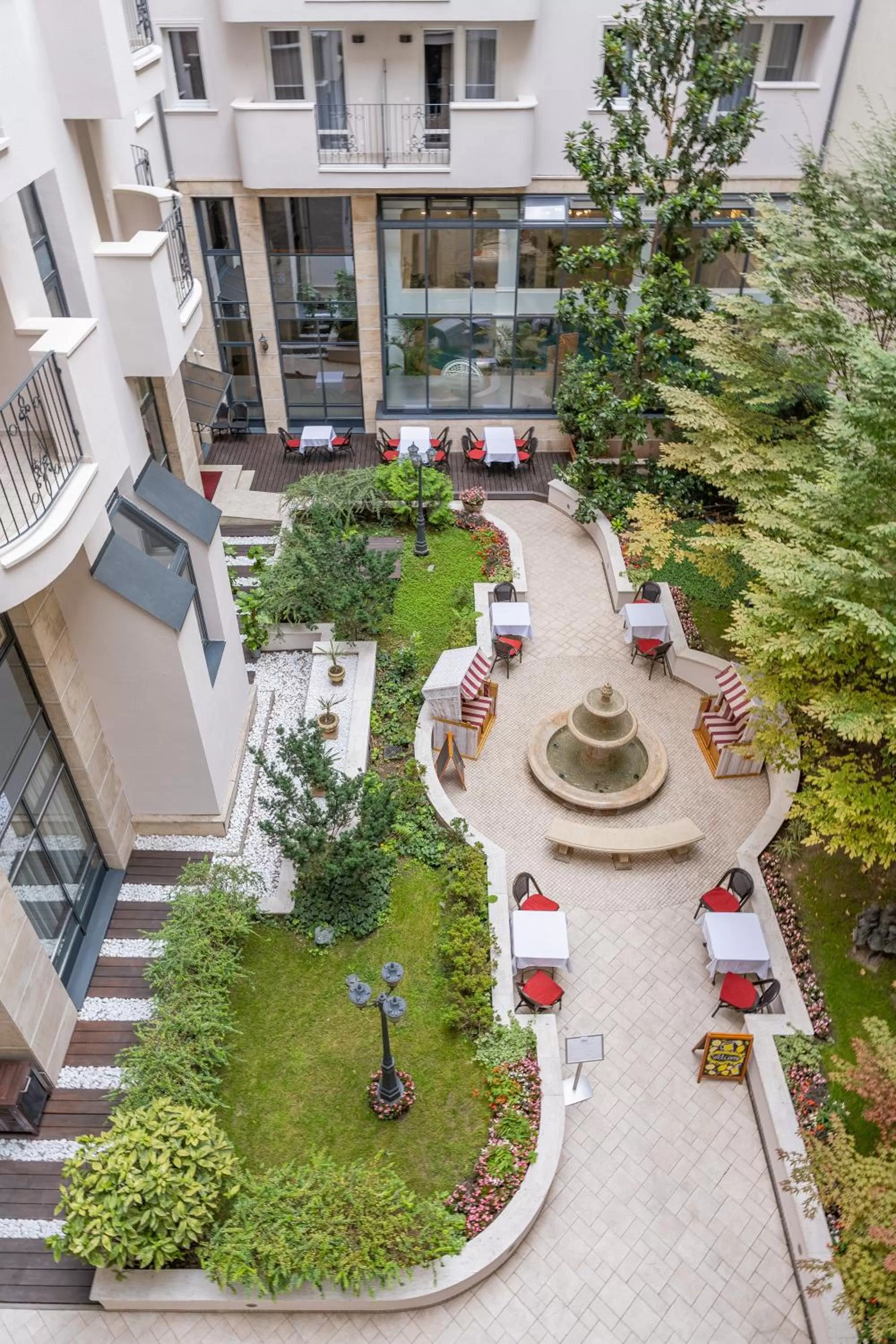 Garden in Queen's Court Hotel & Residence