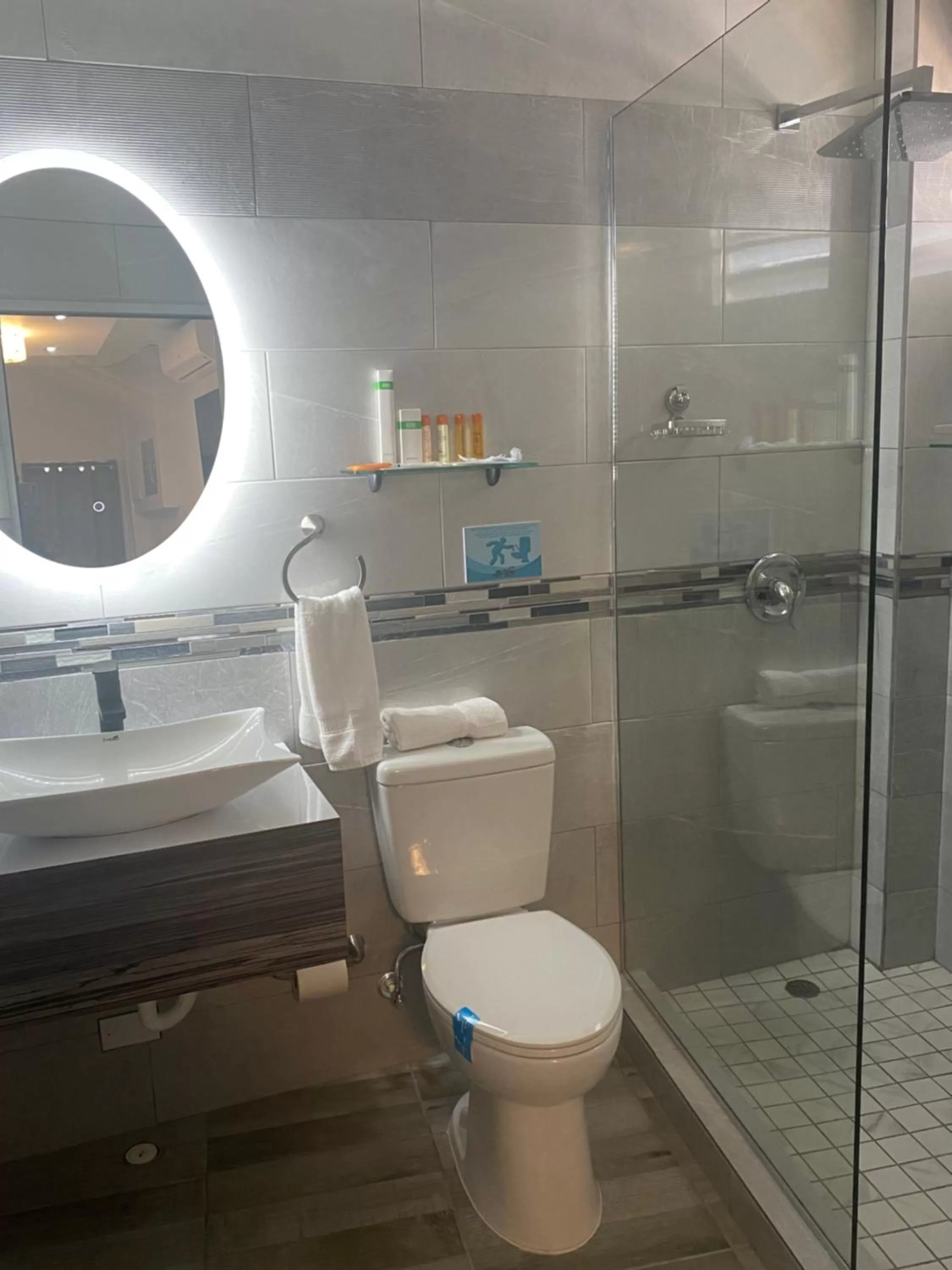 Shower in Itza-Bella Suites