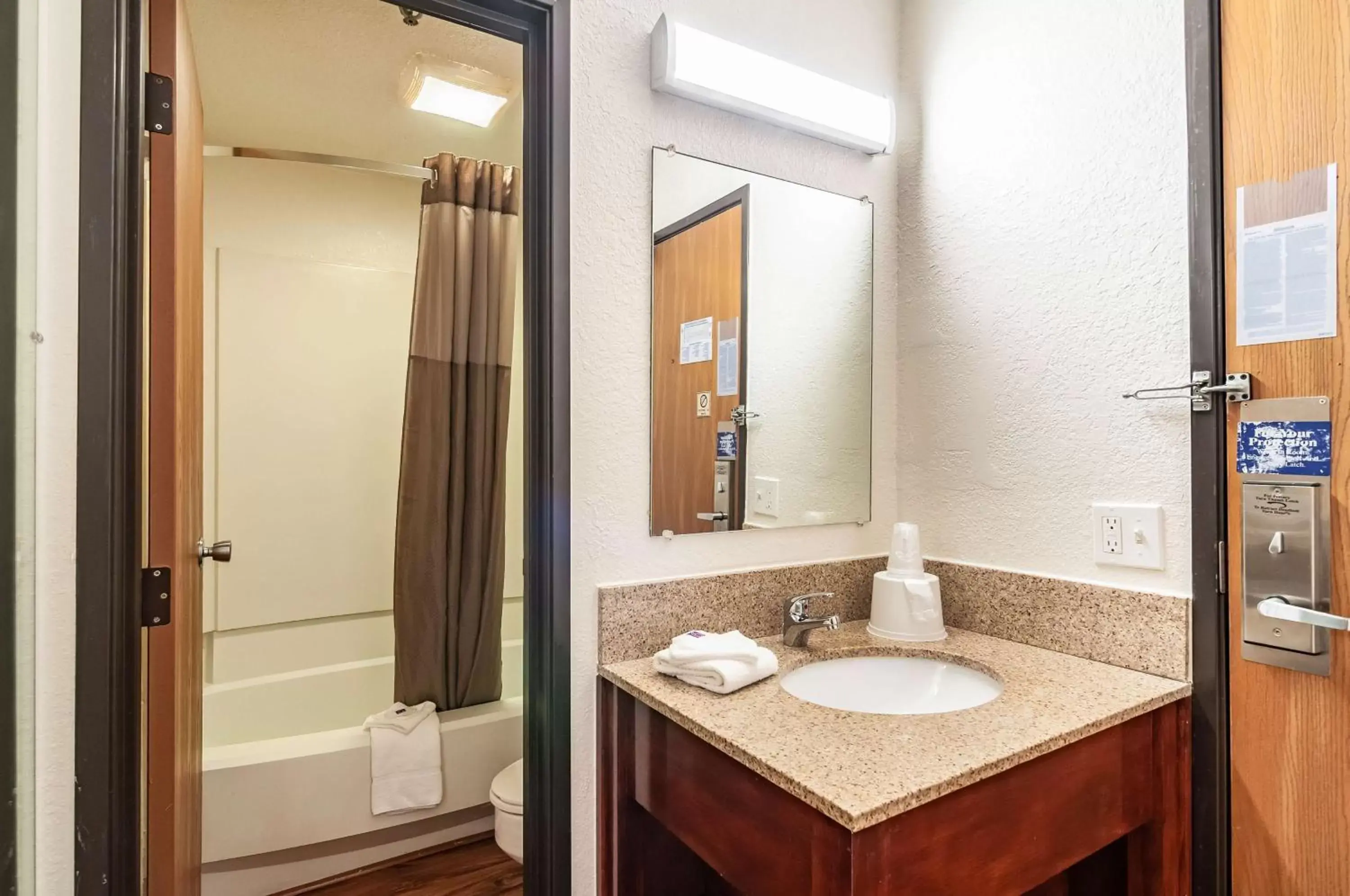 Shower, Bathroom in Motel 6-Naperville, IL