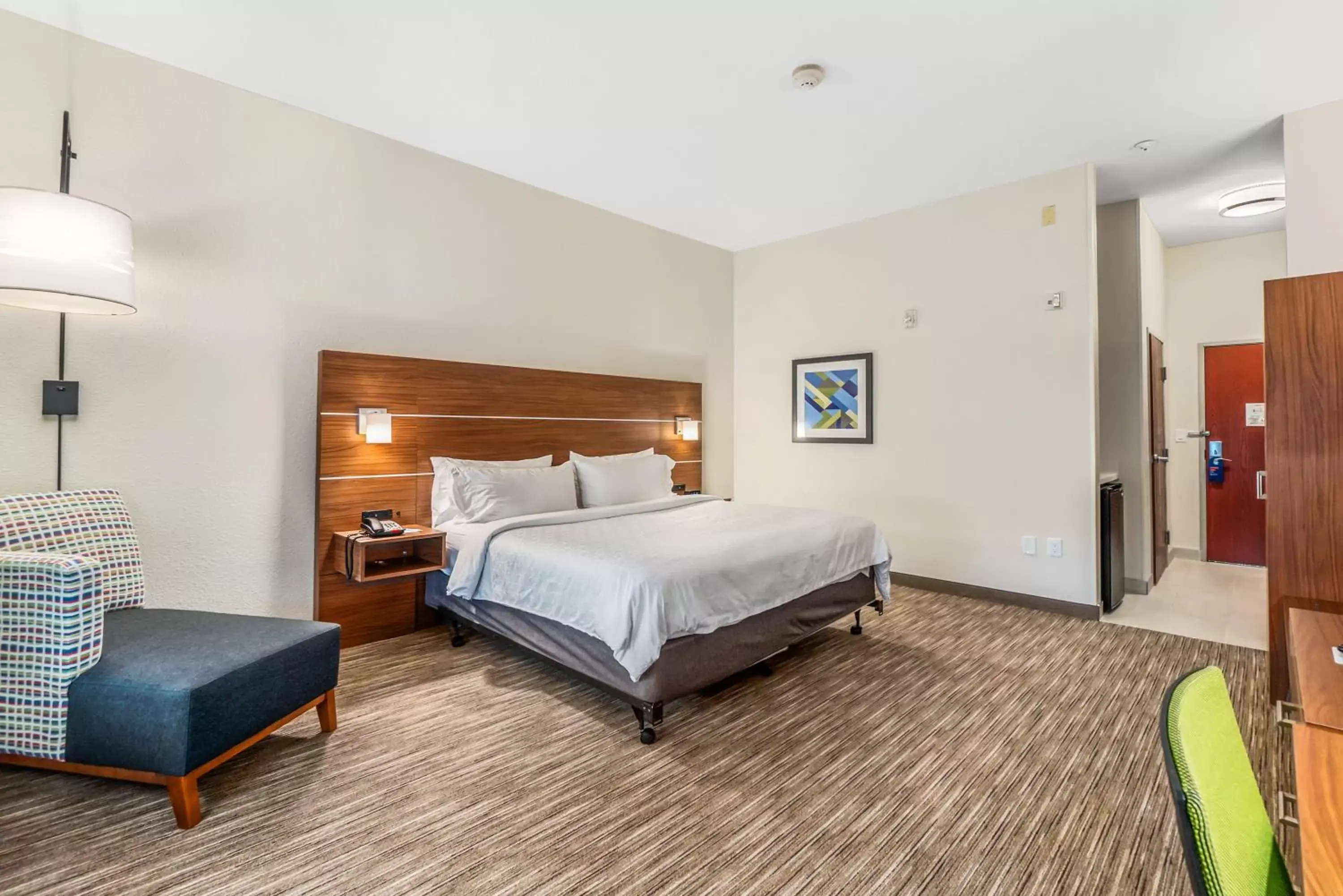 Photo of the whole room, Bed in Holiday Inn Express & Suites Van Buren-Fort Smith Area, an IHG Hotel