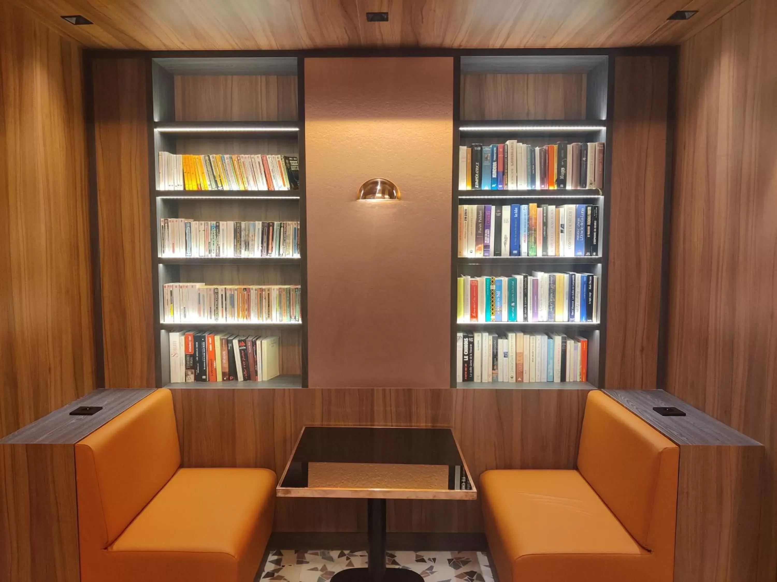 Library in Aquabella Hôtel & Spa