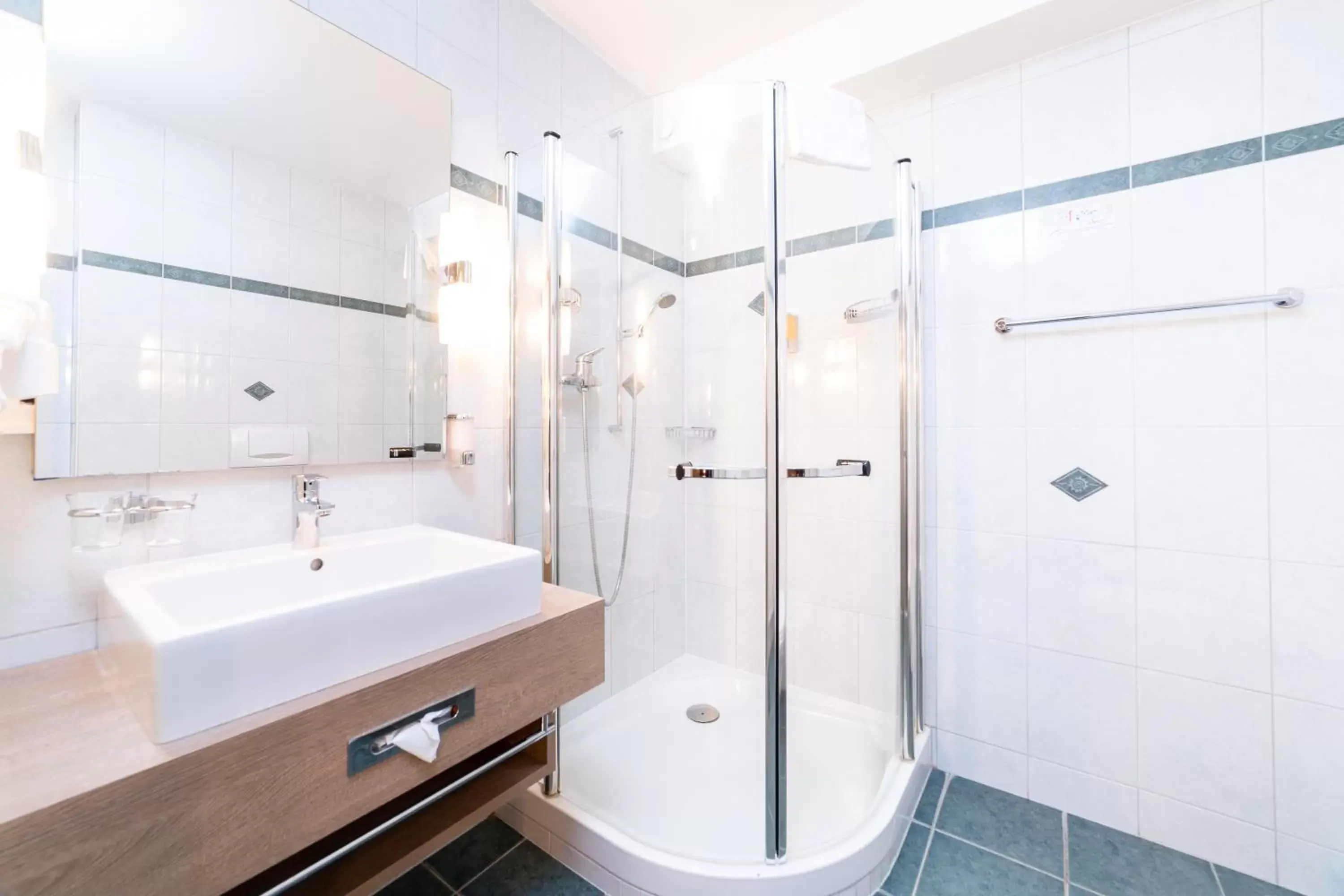 Shower, Bathroom in Budget Hotel Alexander