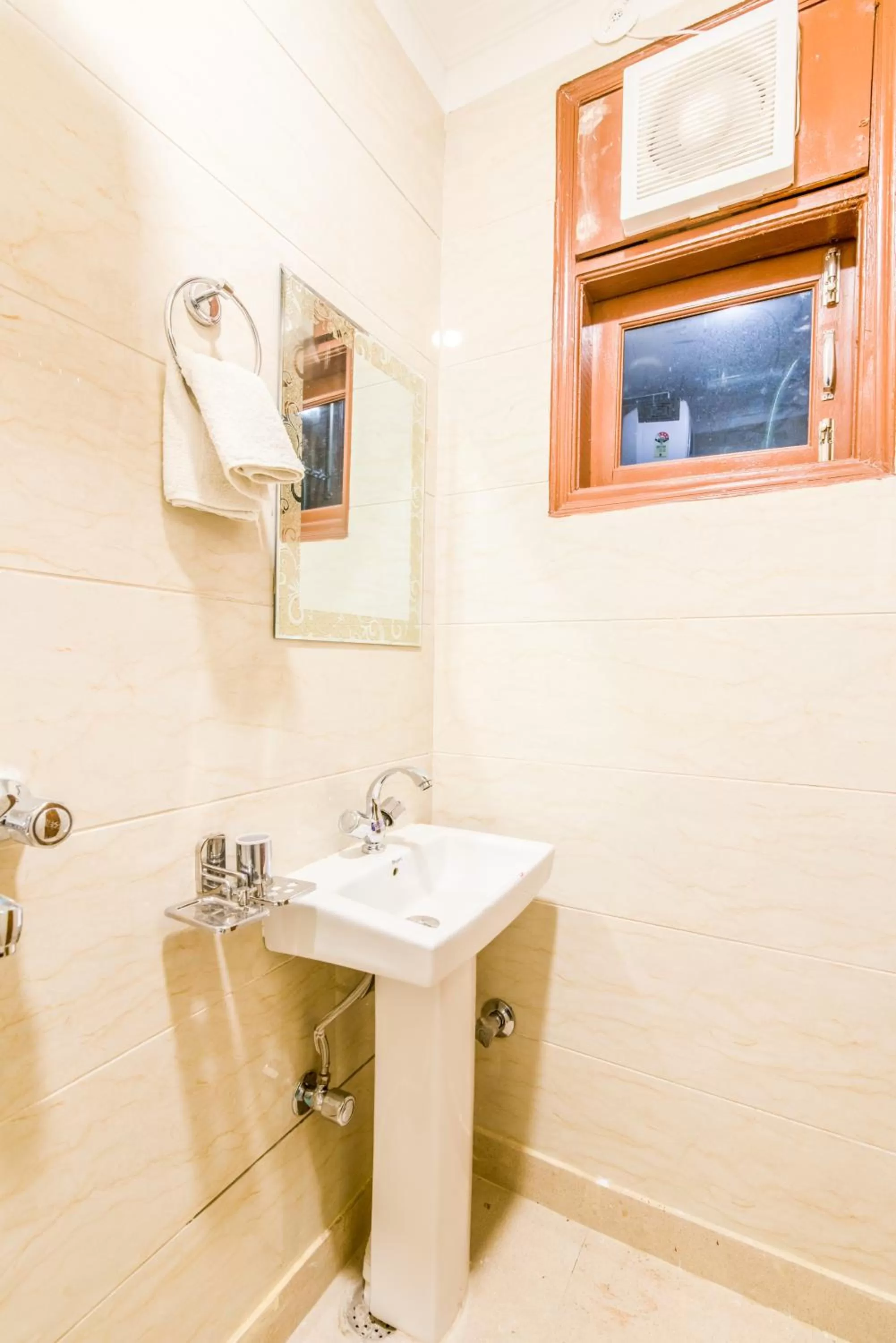 Bathroom in Hotel Festival Mahipalpur At Delhi Airport