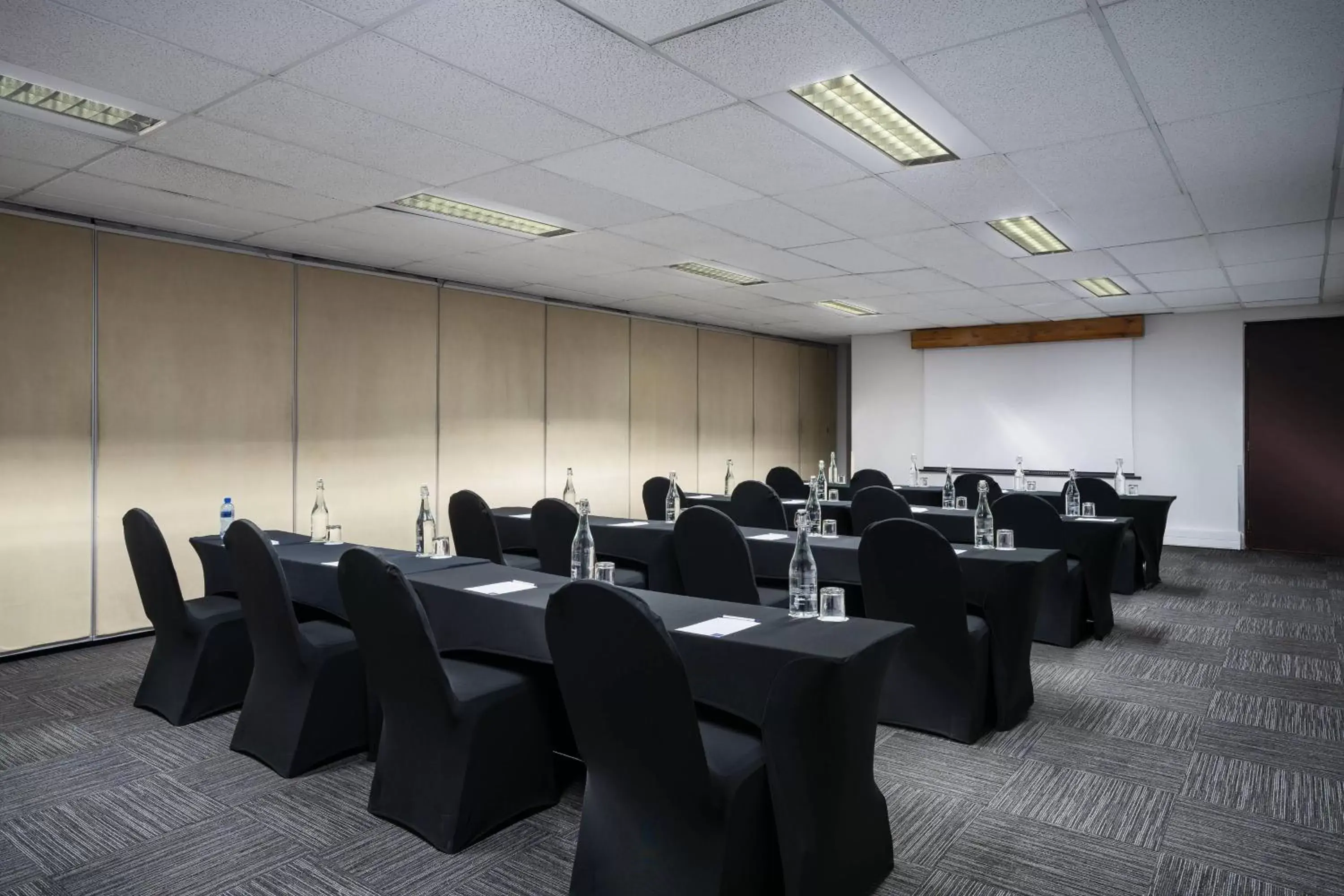 Meeting/conference room in Protea Hotel by Marriott Johannesburg Wanderers