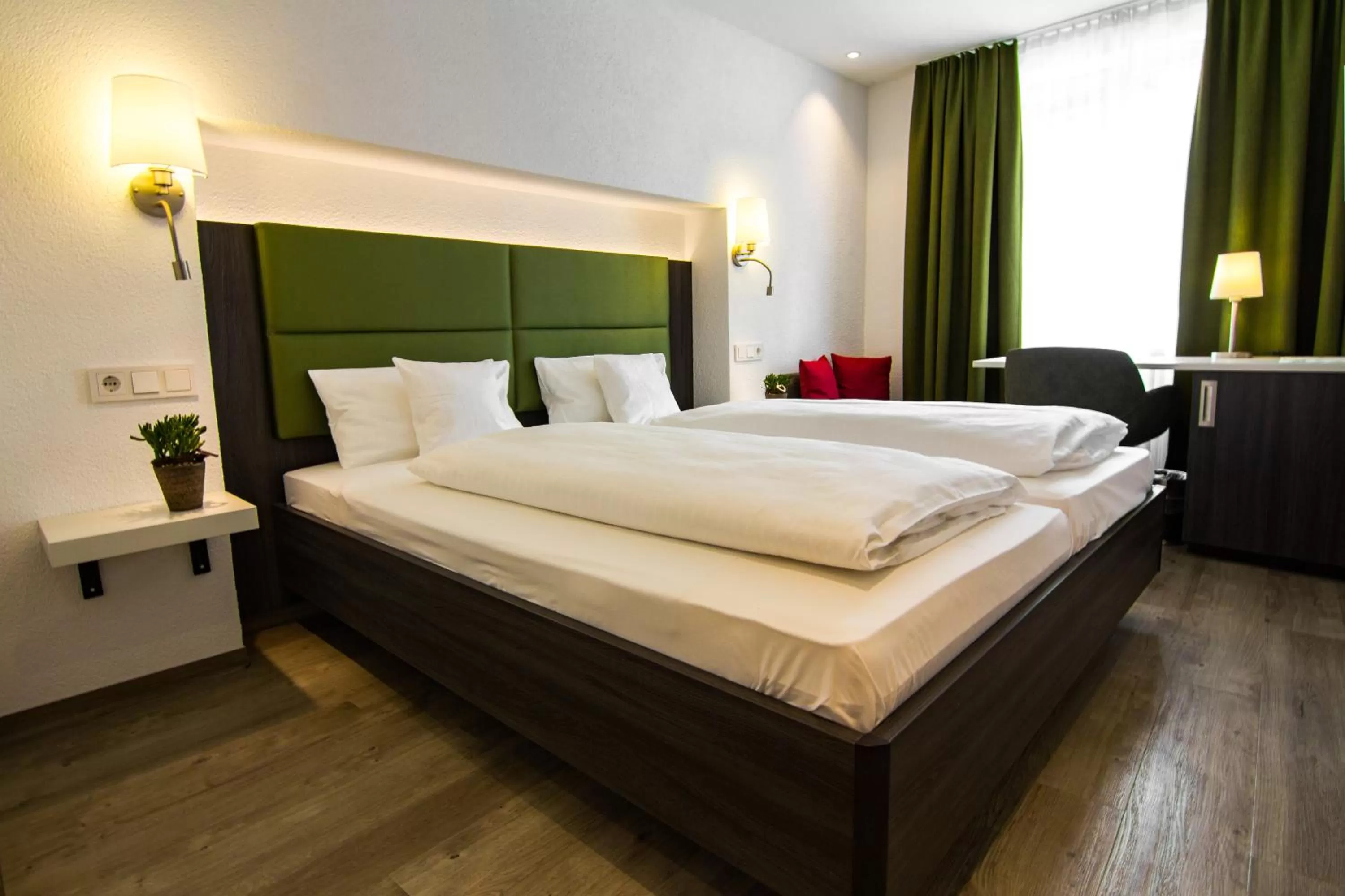 Photo of the whole room, Bed in Insel-Hotel-Lindau