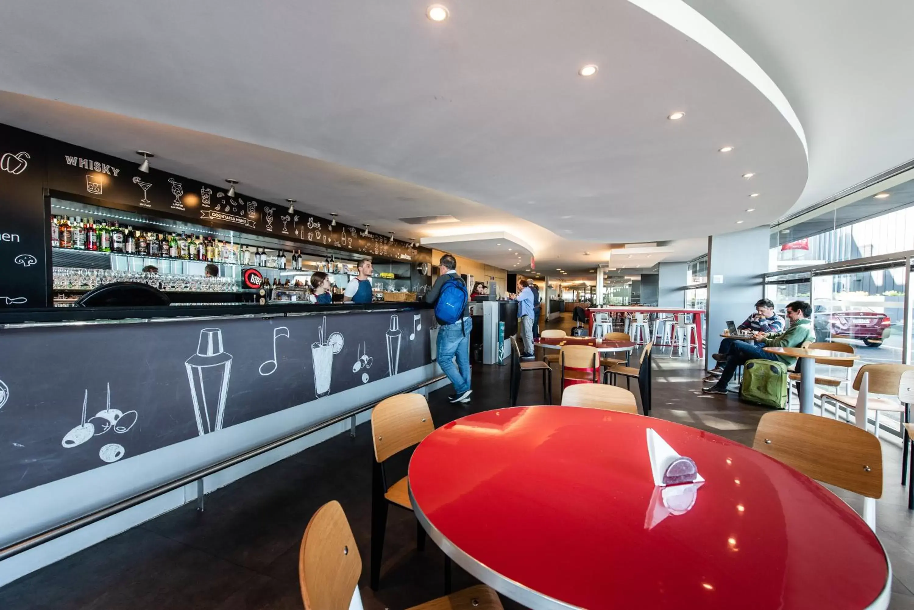 Lounge or bar, Lounge/Bar in ibis Montevideo Rambla