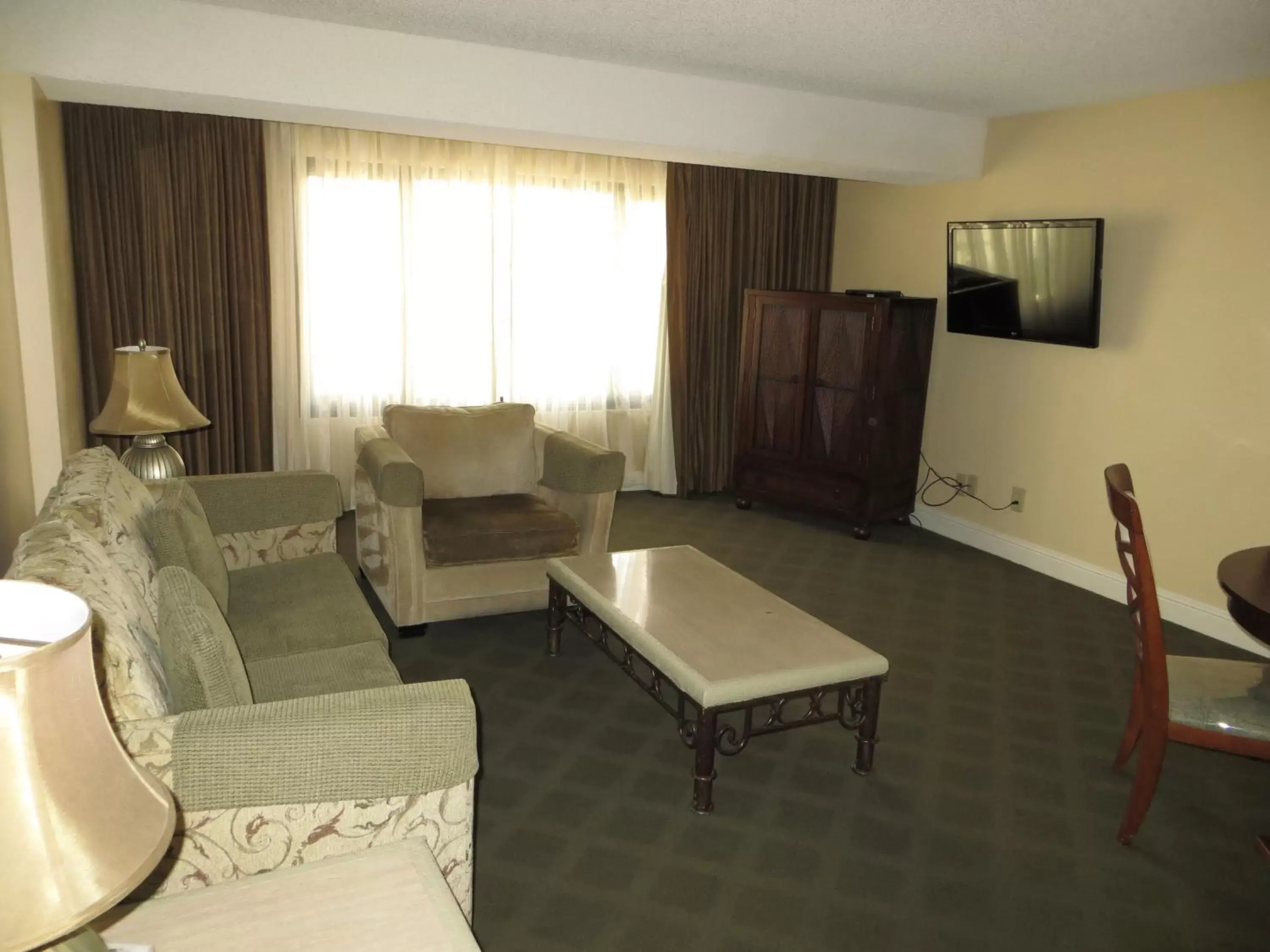 TV and multimedia, Seating Area in Jockey Resort Suites Center Strip