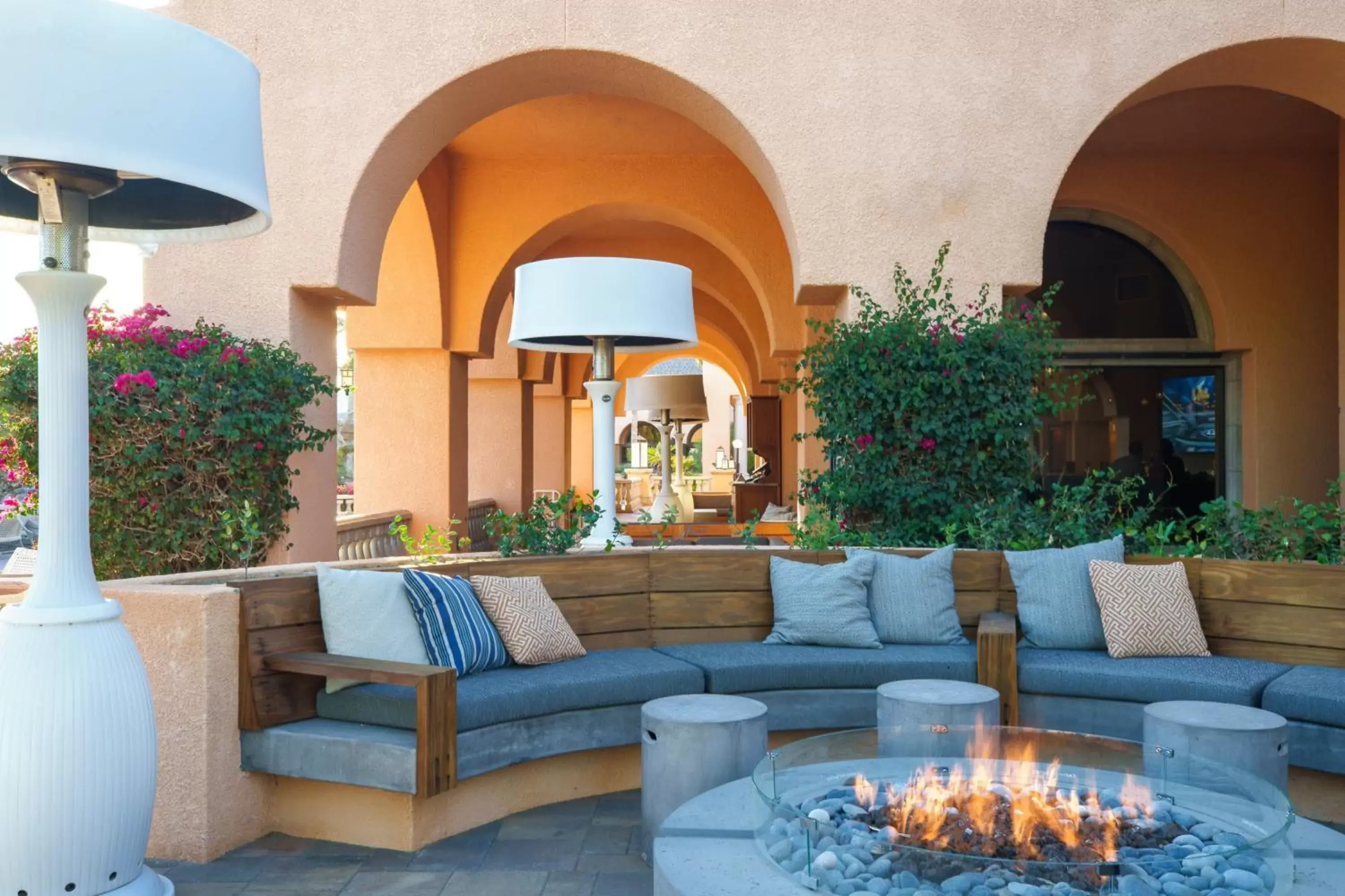 Lounge or bar in The Westin Rancho Mirage Golf Resort & Spa