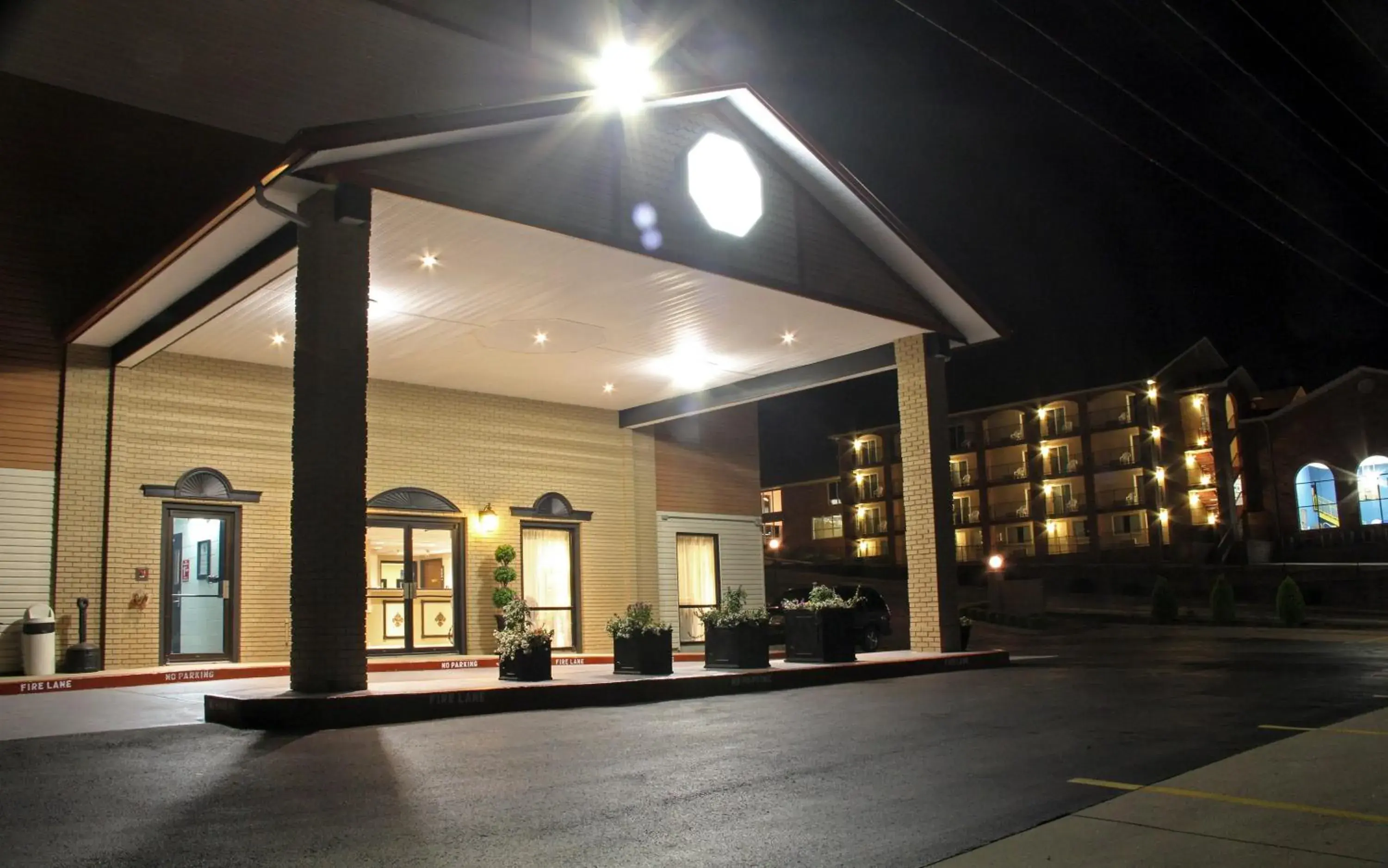 Facade/entrance, Property Building in Grand View Inn & Suites