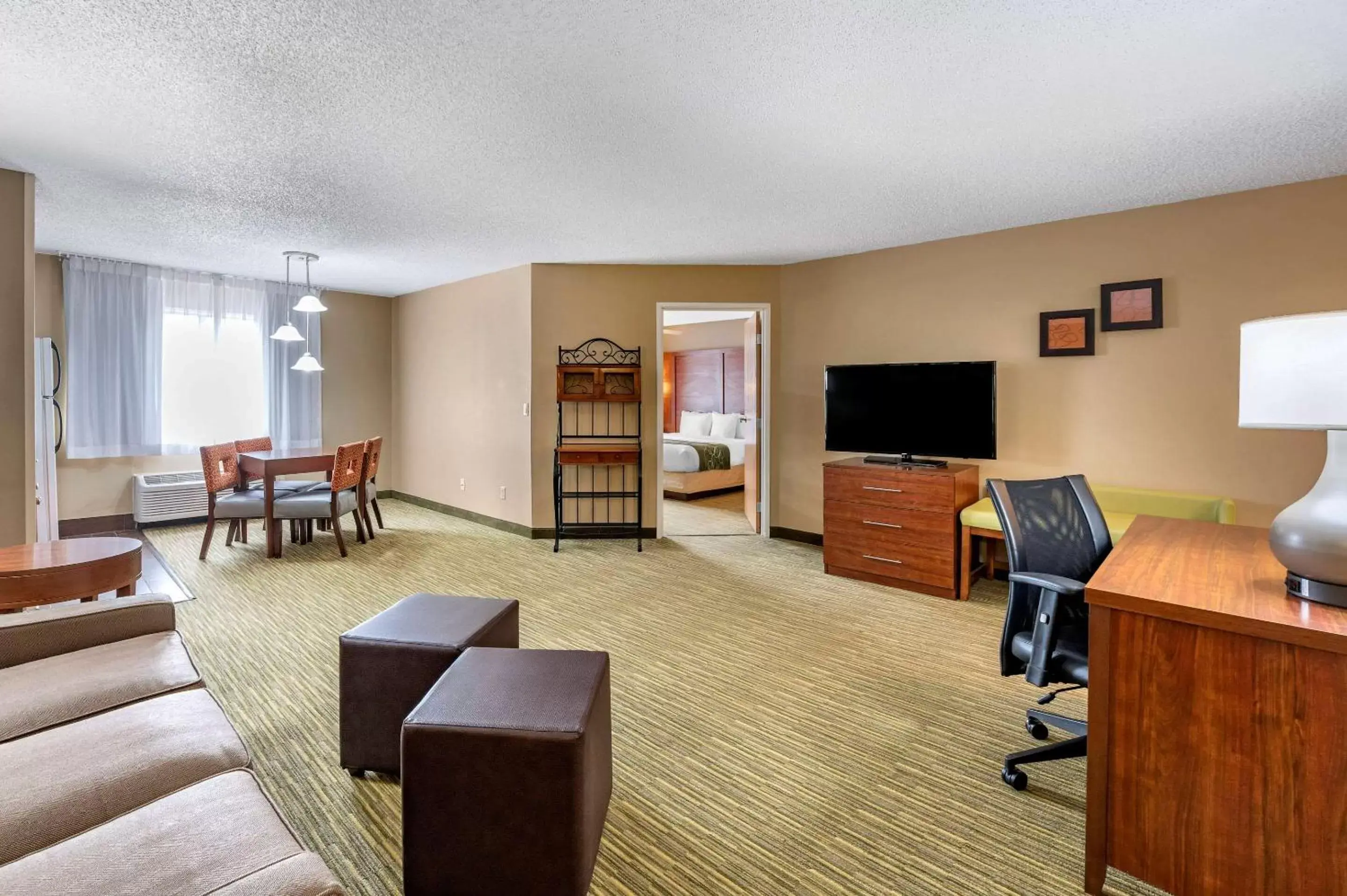 Bedroom, Seating Area in Comfort Suites North Elkhart