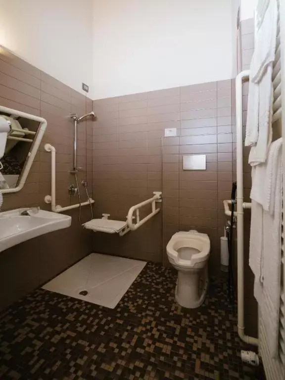 Bathroom in Lake Hotel La Pieve