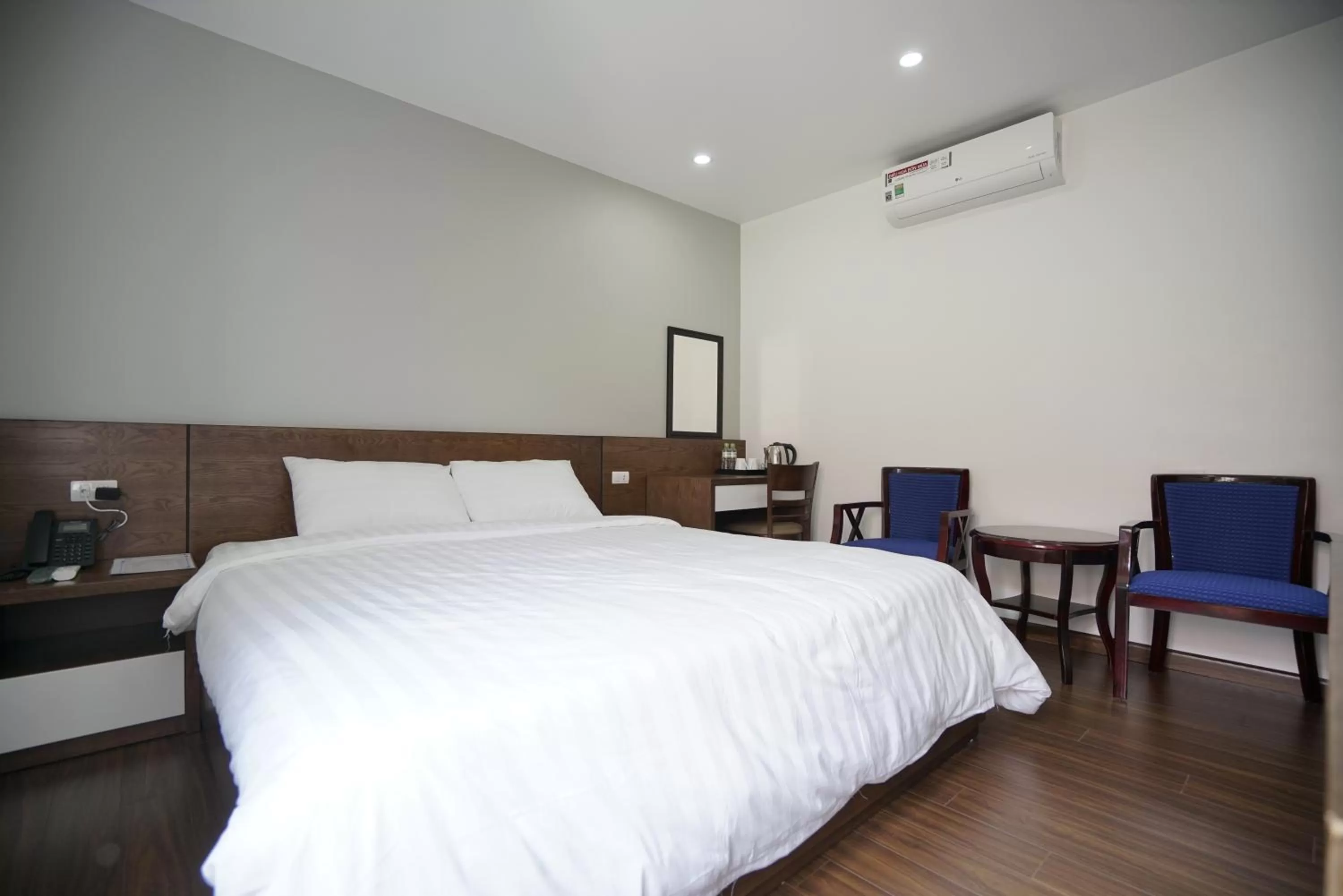 Double Room with Private Bathroom in LEX HOTEL