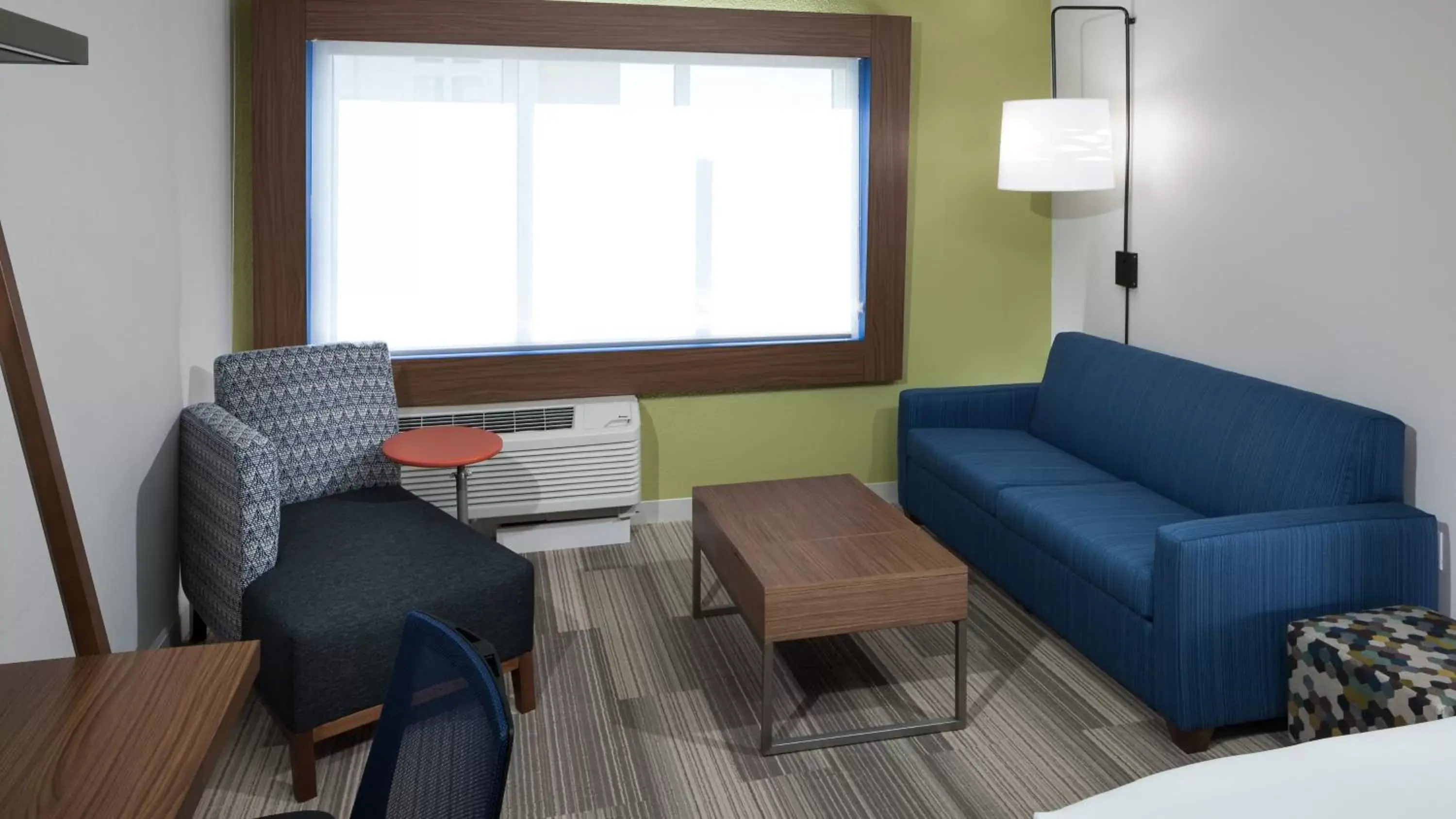 Photo of the whole room, Seating Area in Holiday Inn Express & Suites - Orlando At Seaworld, an IHG Hotel