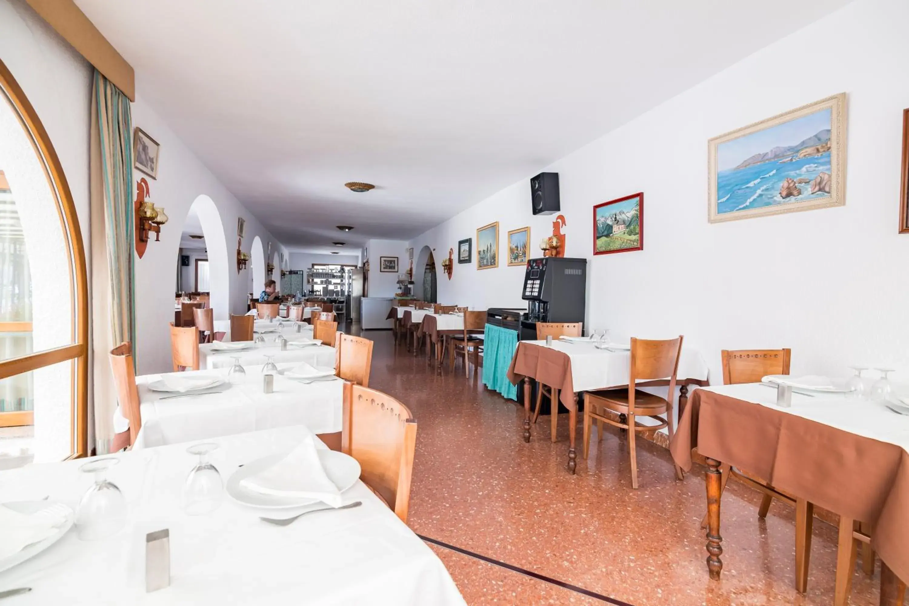 Restaurant/Places to Eat in Hotel Blasón Junior