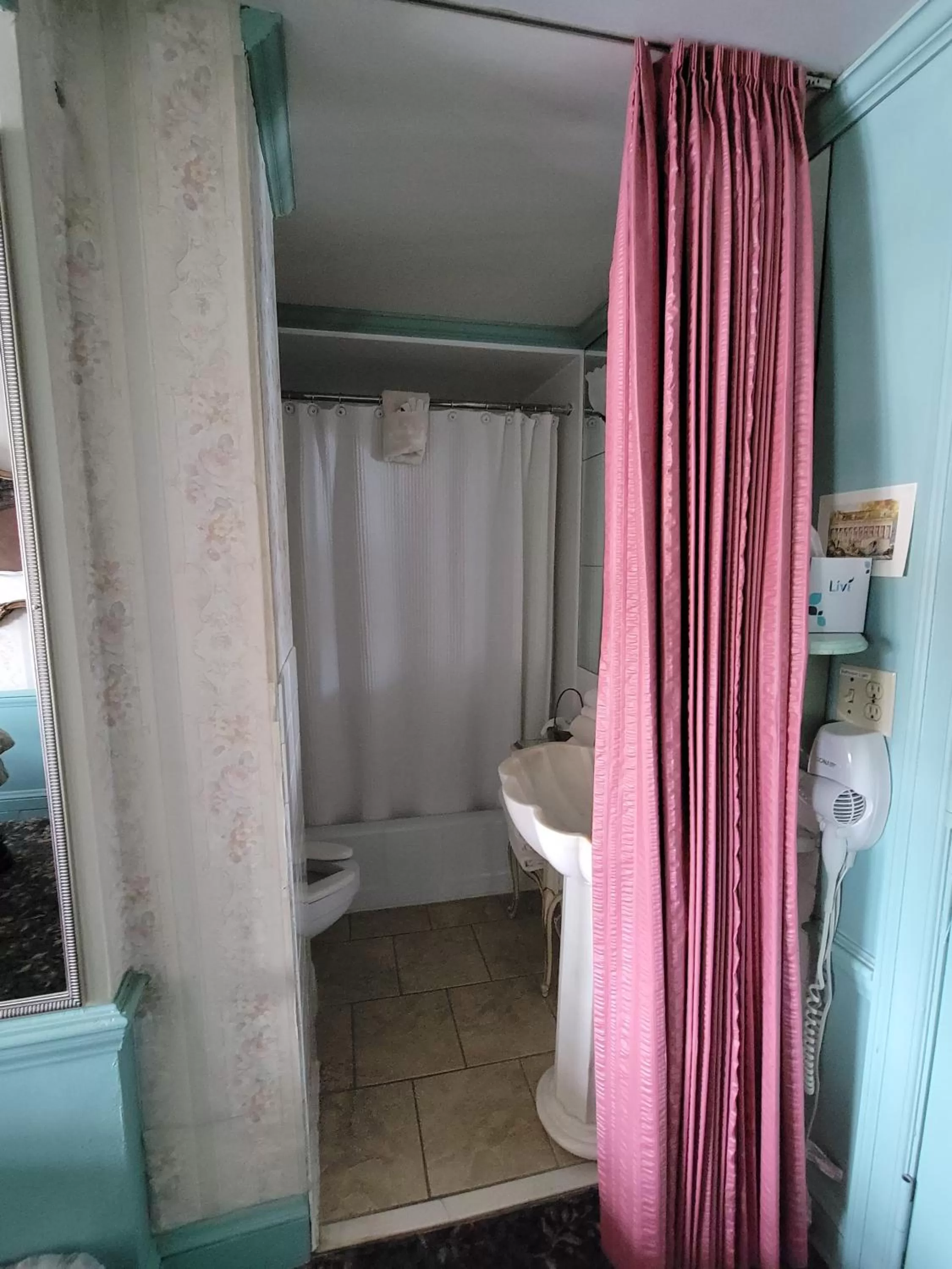 Bath, Bathroom in Lowell Inn